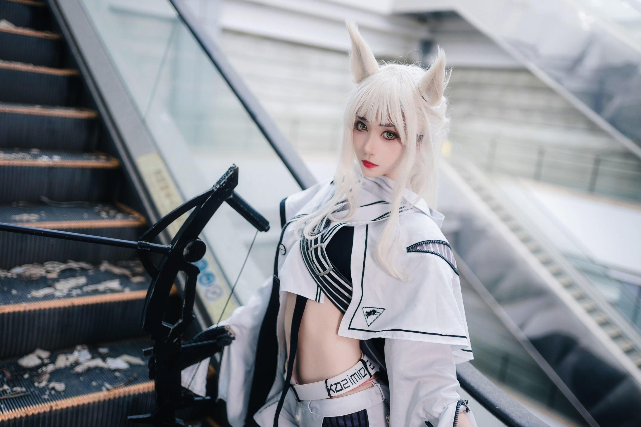 [网络美女] 南桃Momoko 白金常服高清手机美女壁纸9P