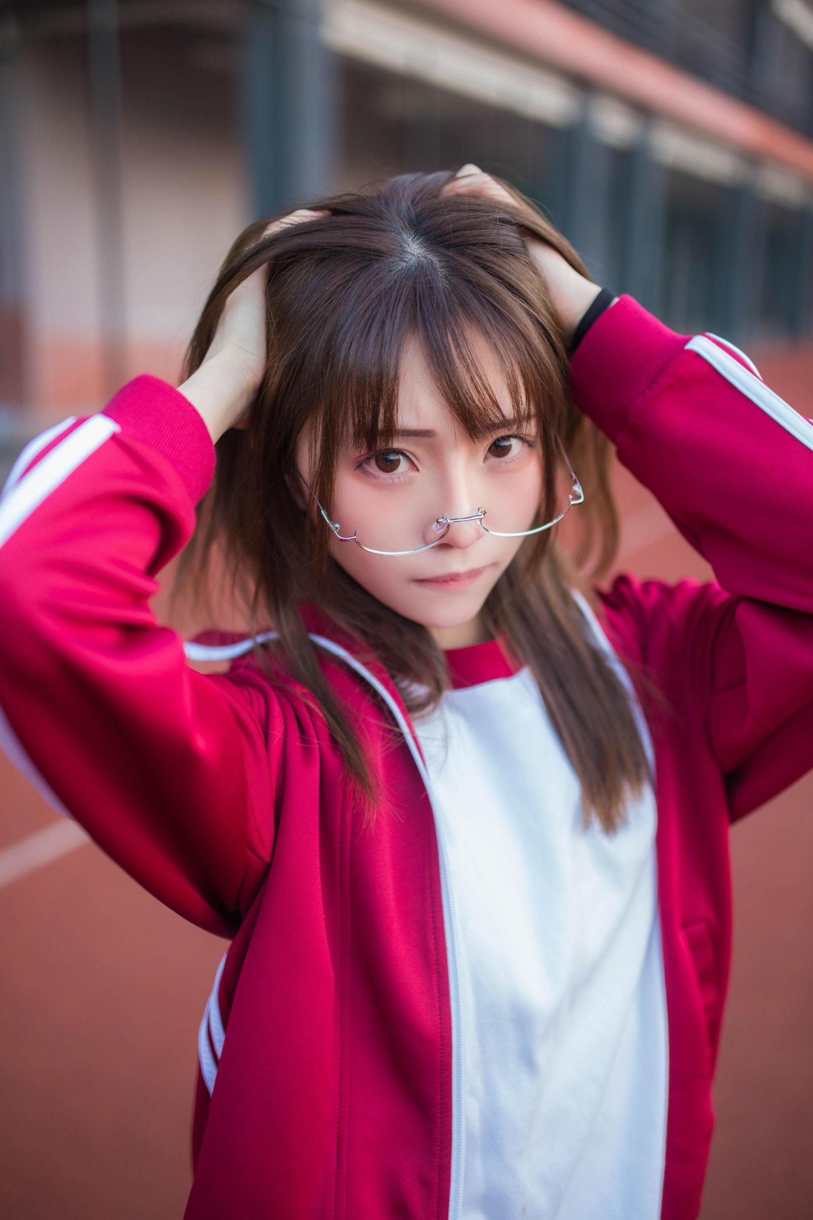 [网络美女] 绮太郎 红色运动服女孩高清手机美女壁纸13P