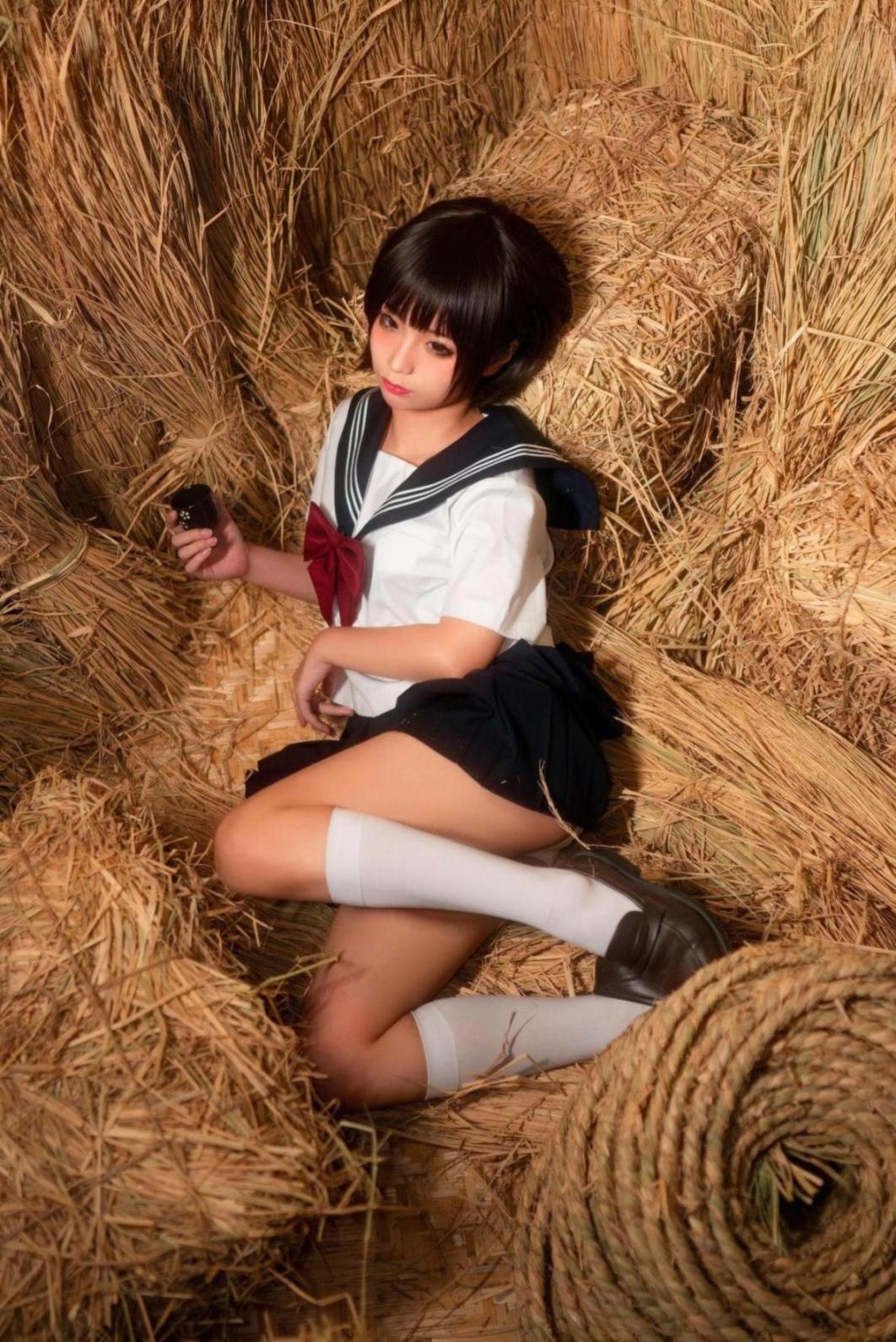 [网络美女] 蠢沫沫 稻草里的少女 高清手机美女壁纸