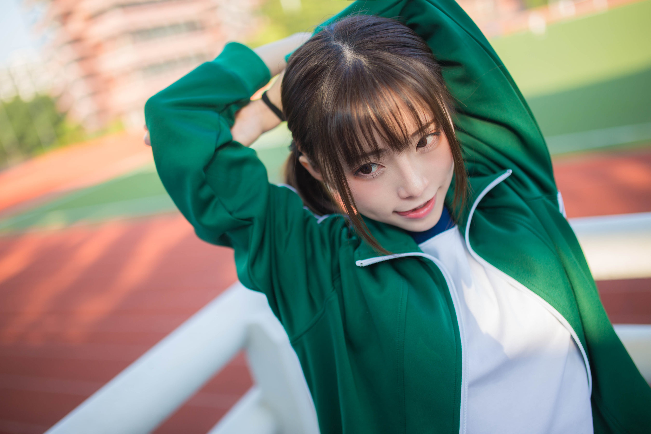 [网络美女] 绮太郎 绿色运动服女孩高清手机美女壁纸10P