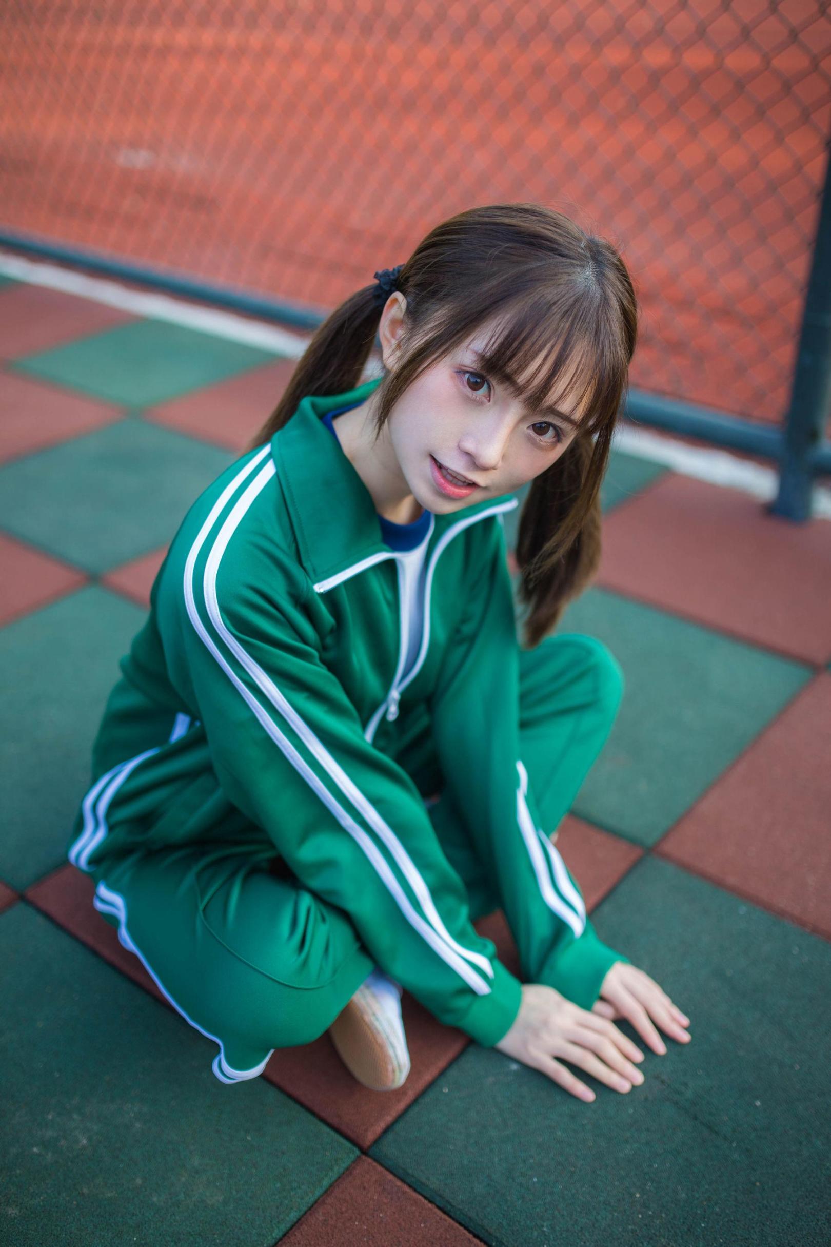 [网络美女] 绮太郎 绿色运动服女孩高清手机美女壁纸16P