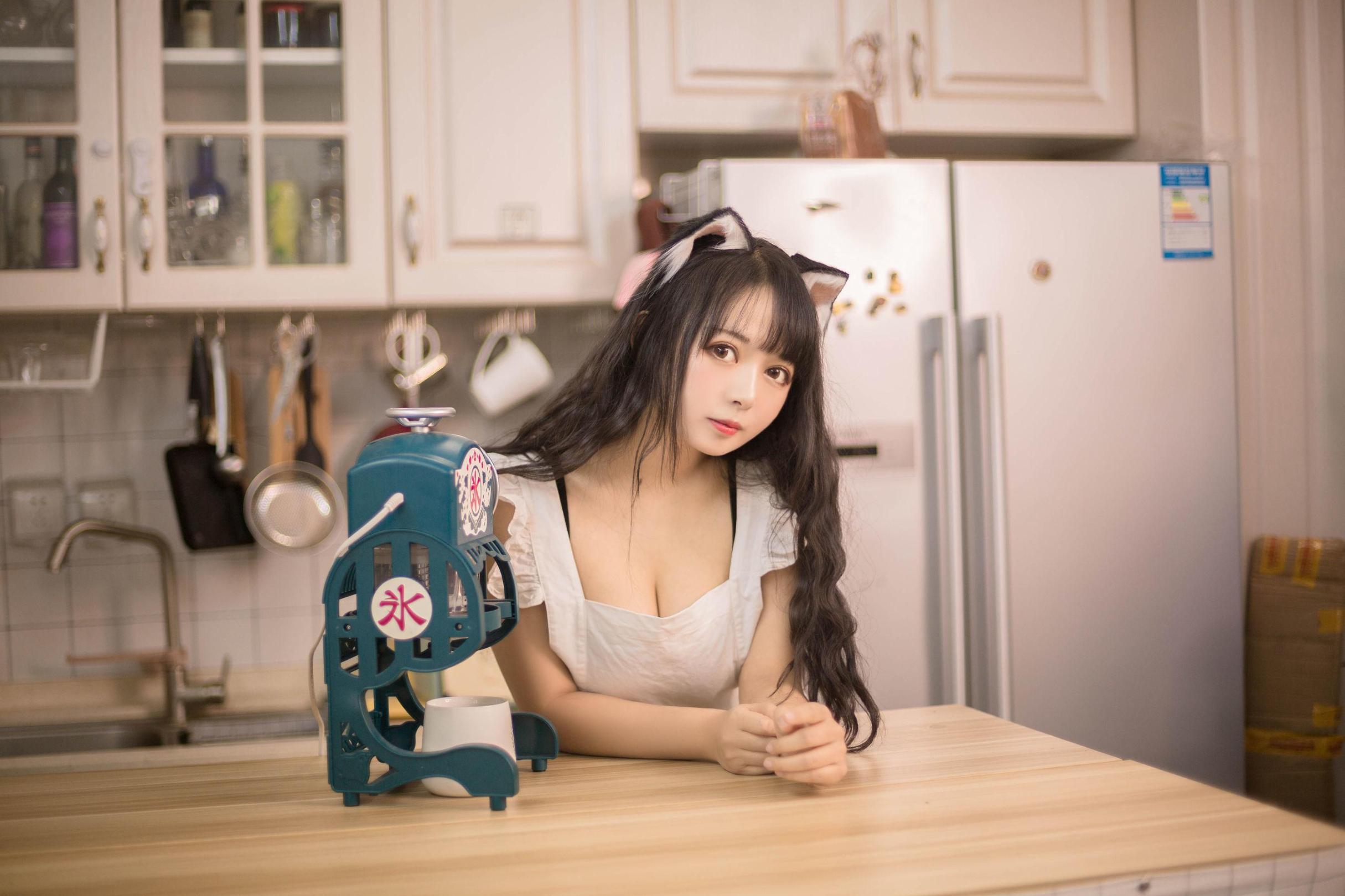 [网络美女] 黑猫猫OvO 厨房高清手机美女壁纸10P