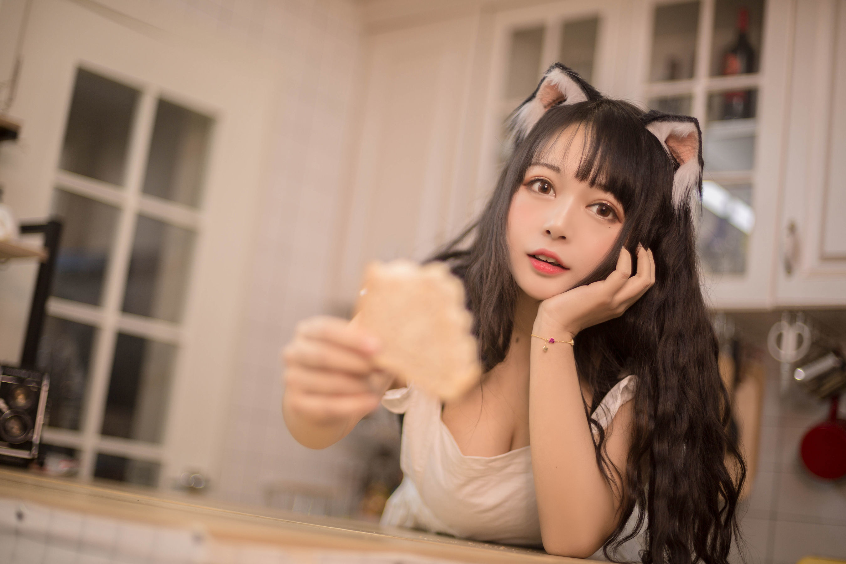 [网络美女] 黑猫猫OvO 厨房高清手机美女壁纸4P