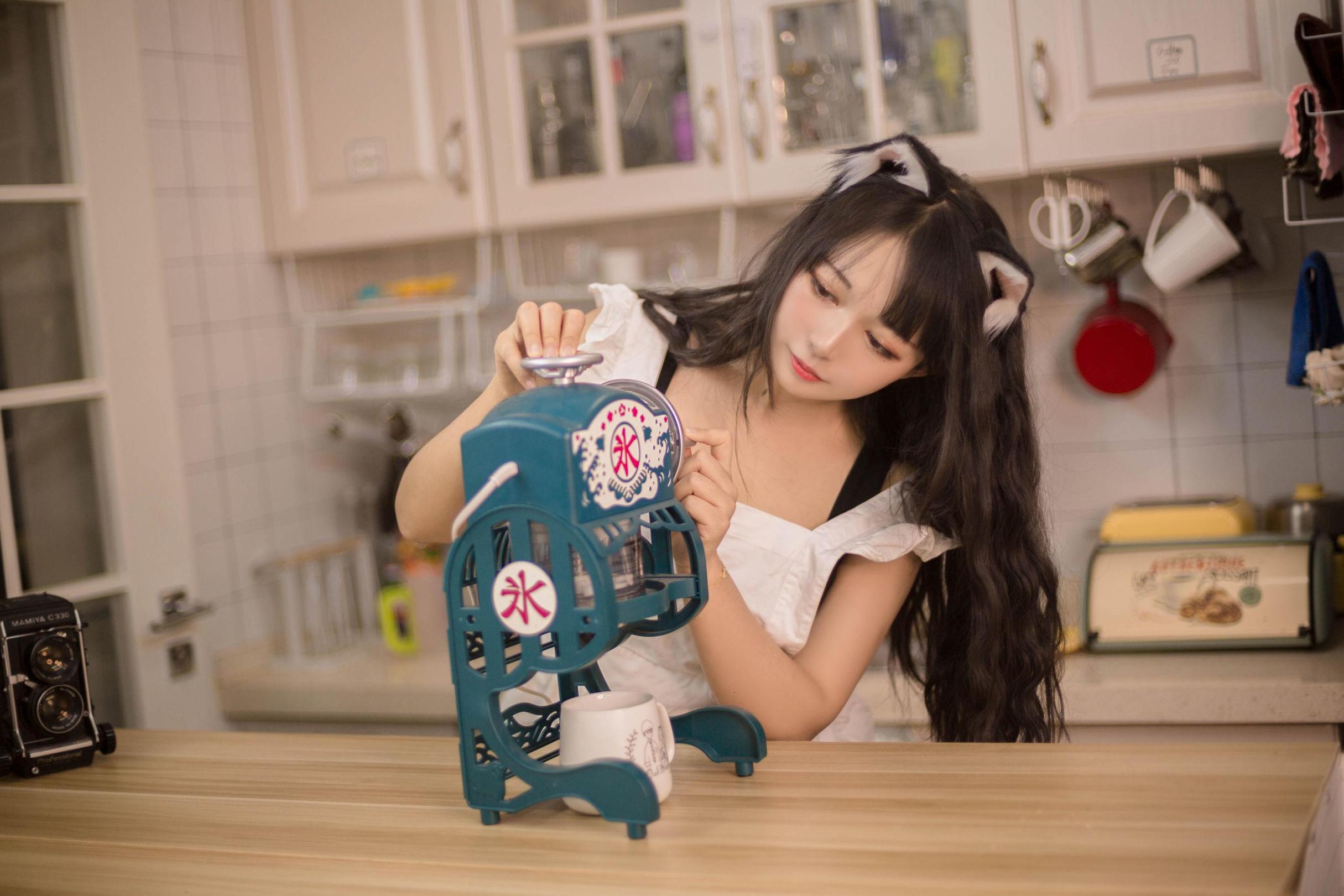 [网络美女] 黑猫猫OvO 厨房高清手机美女壁纸7P