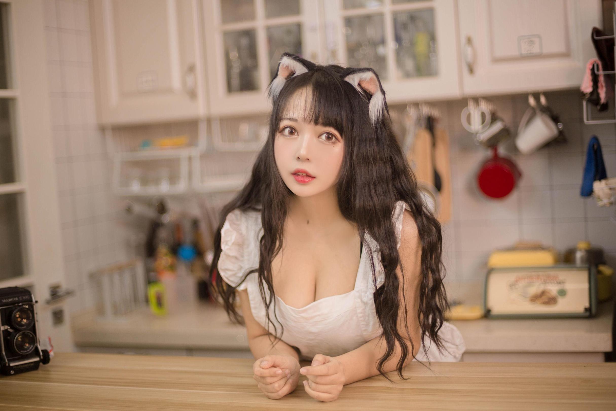 [网络美女] 黑猫猫OvO 厨房 高清手机美女壁纸