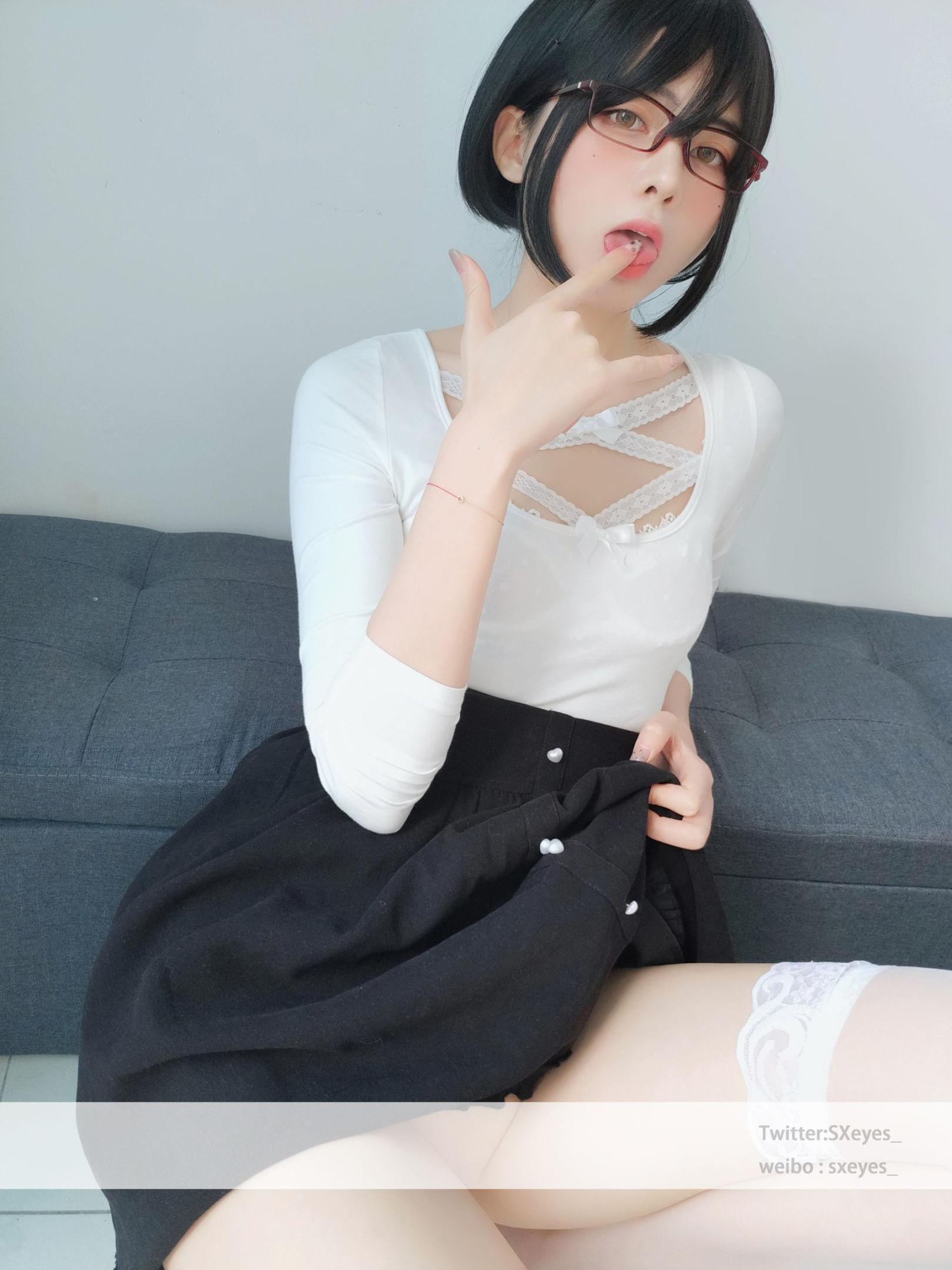 [网络美女] 眼酱大魔王w 白蕾丝穿搭教学高清手机美女壁纸1P