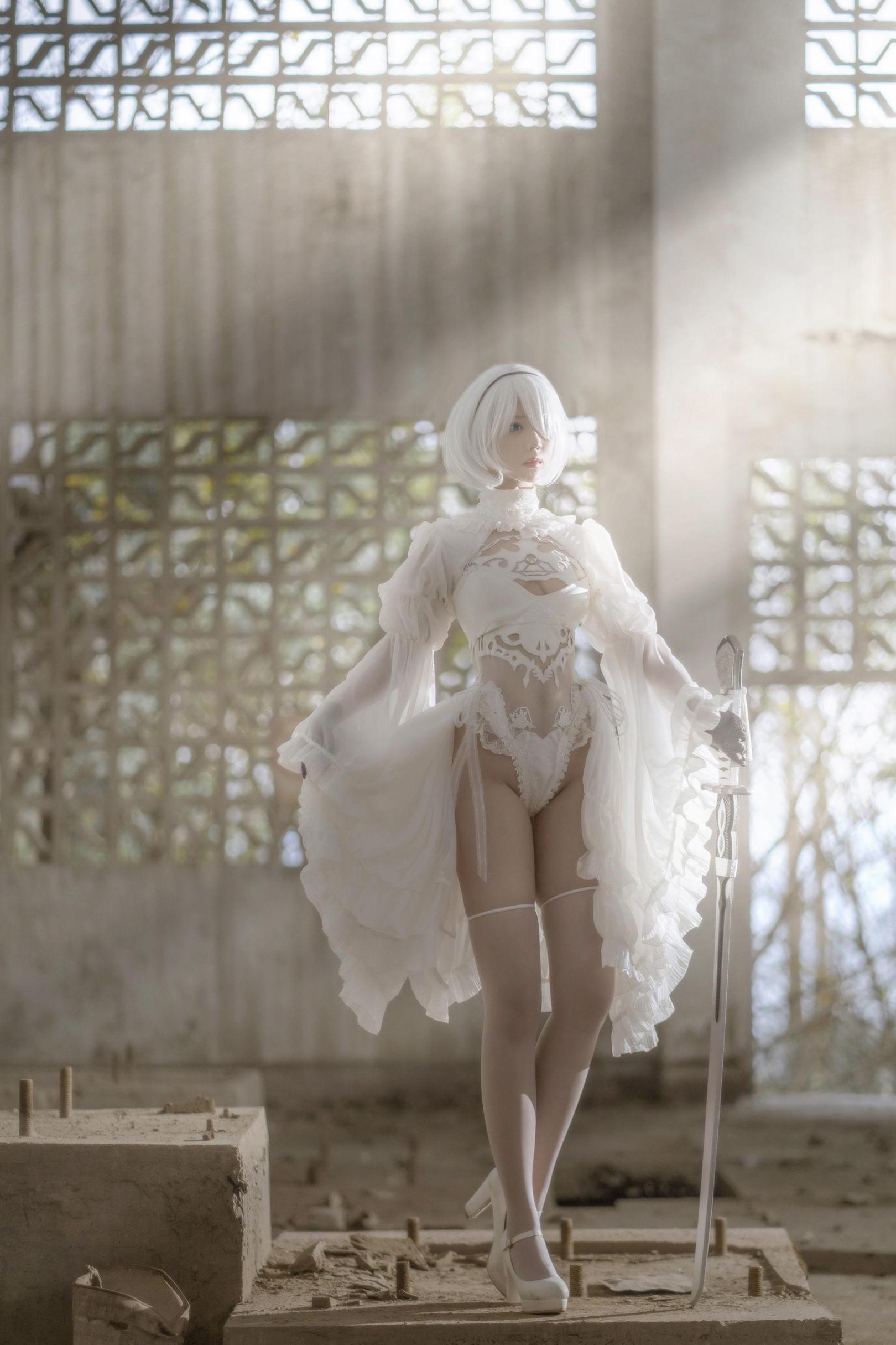 [网络美女] 镜酱 2B白色婚纱(机械纪元)高清手机美女壁纸12P