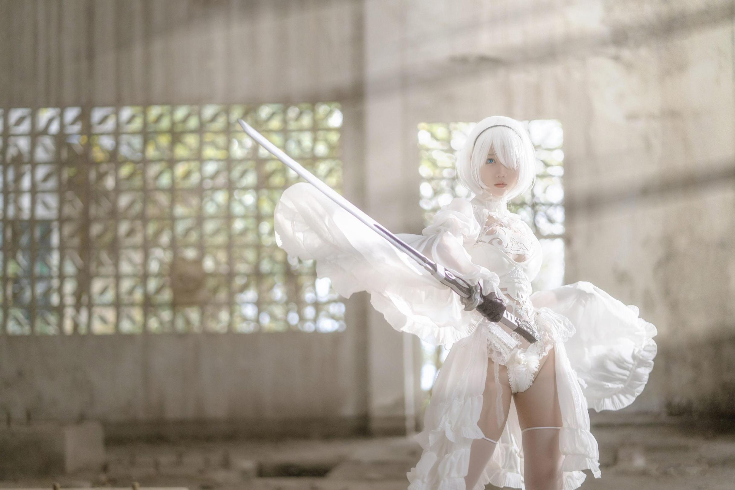 [网络美女] 镜酱 2B白色婚纱(机械纪元)高清手机美女壁纸9P