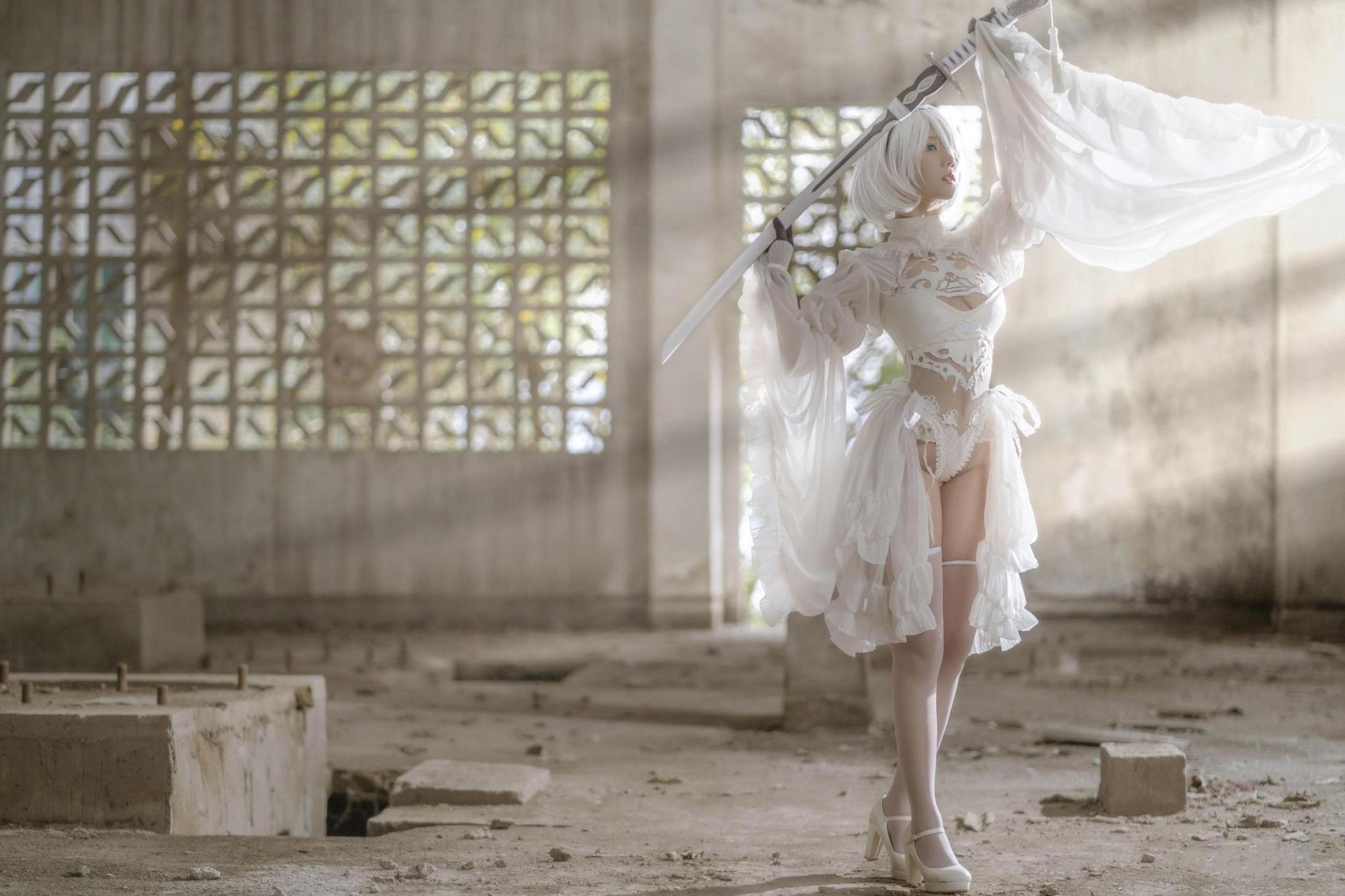 [网络美女] 镜酱 2B白色婚纱(机械纪元)高清手机美女壁纸3P