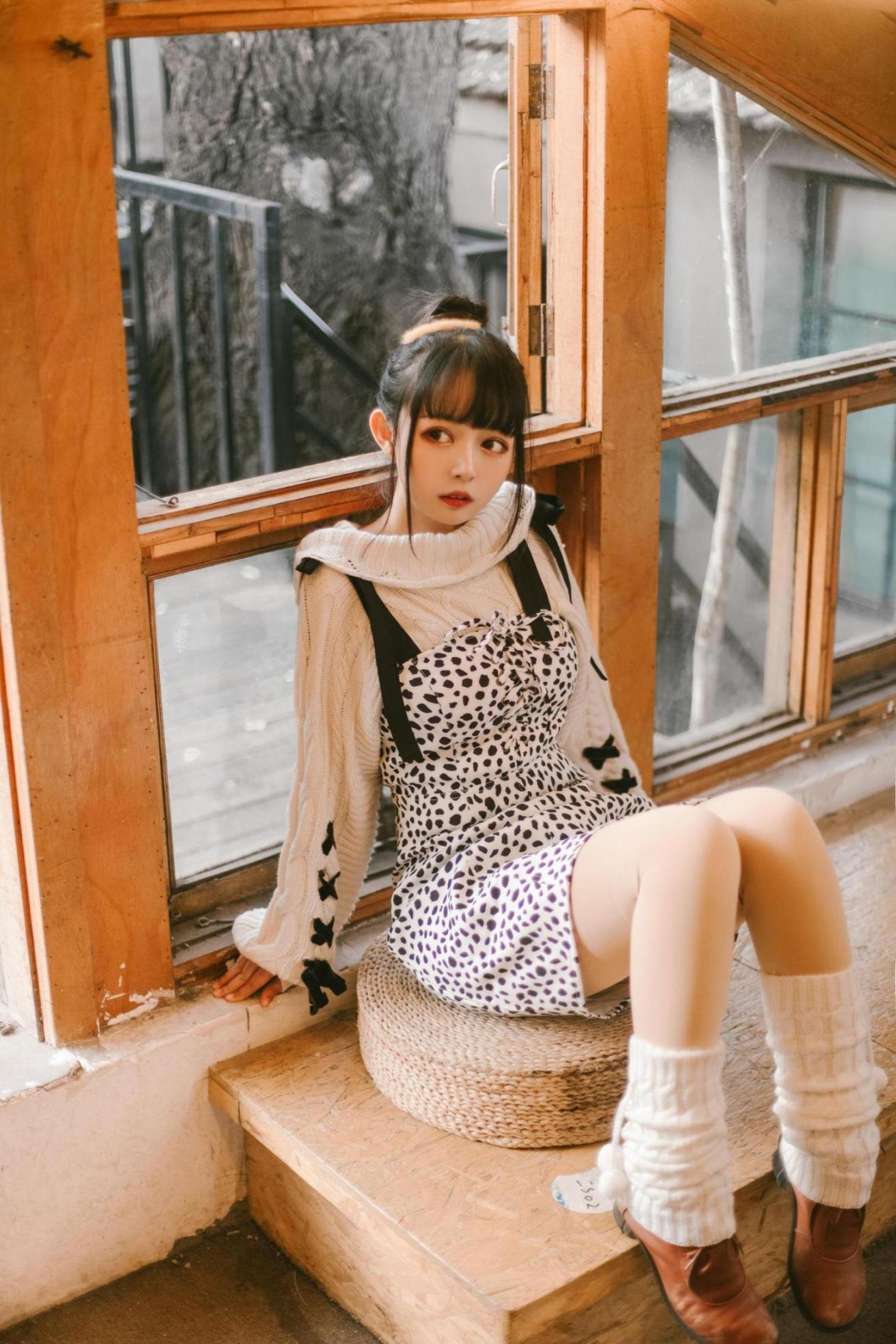 [网络美女] 黑猫猫OvO 少女心事高清手机美女壁纸7P