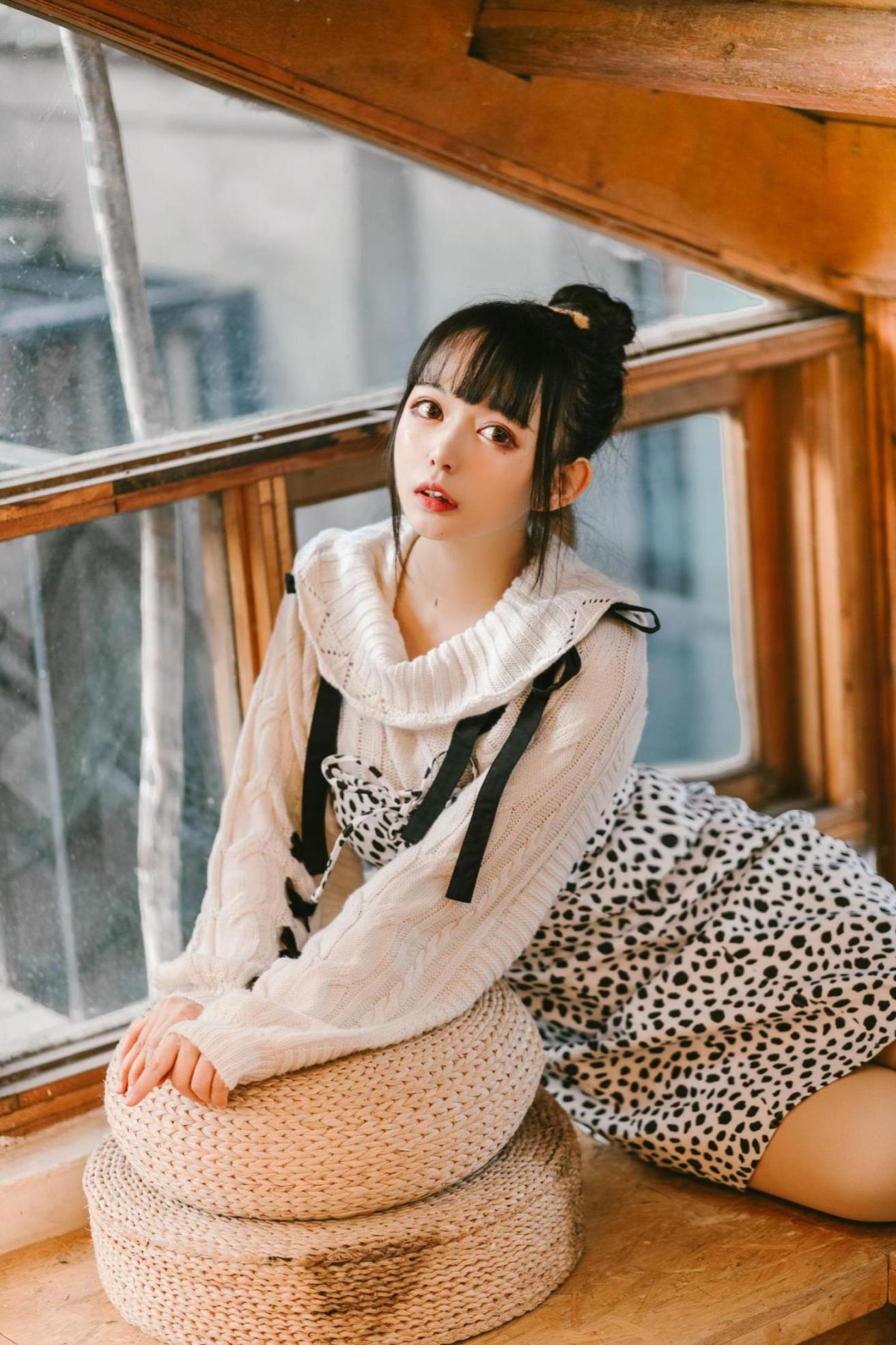 [网络美女] 黑猫猫OvO 少女心事高清手机美女壁纸5P