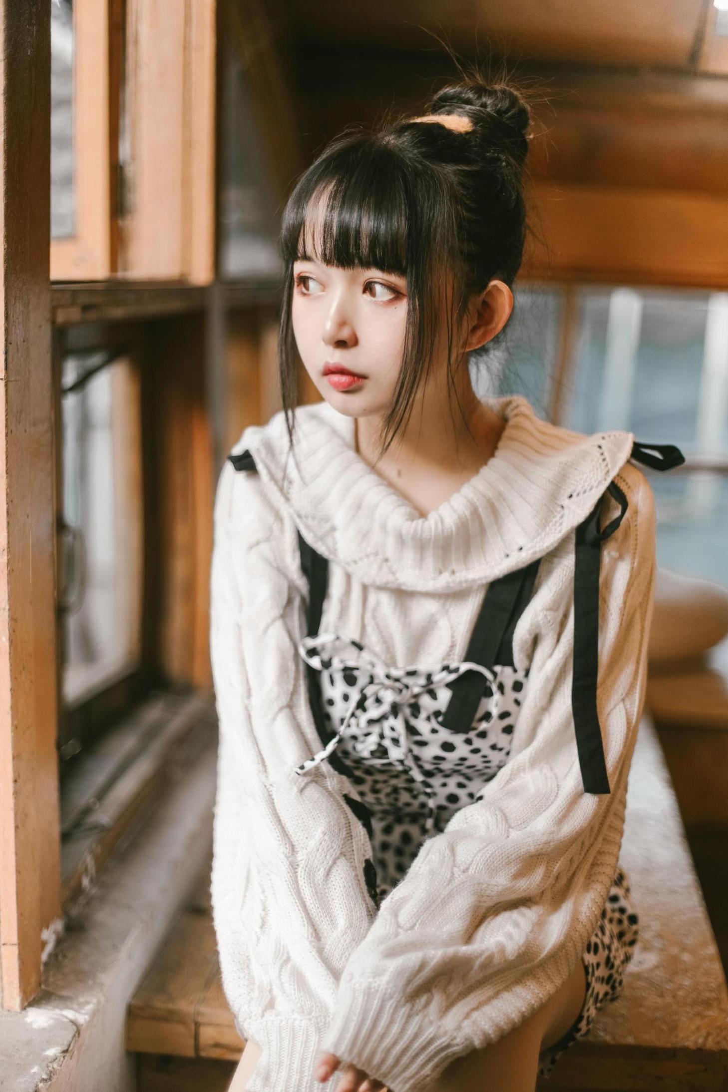 [网络美女] 黑猫猫OvO 少女心事高清手机美女壁纸2P