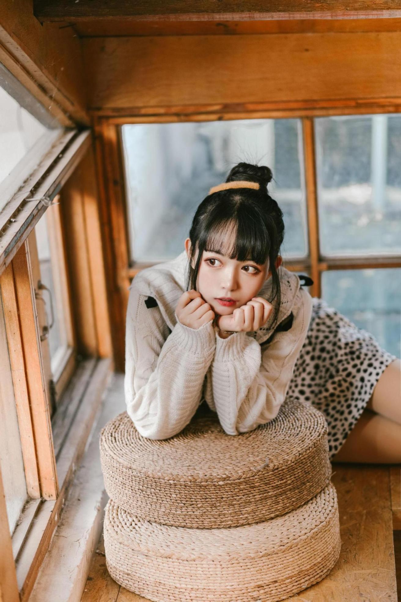 [网络美女] 黑猫猫OvO 少女心事高清手机美女壁纸6P