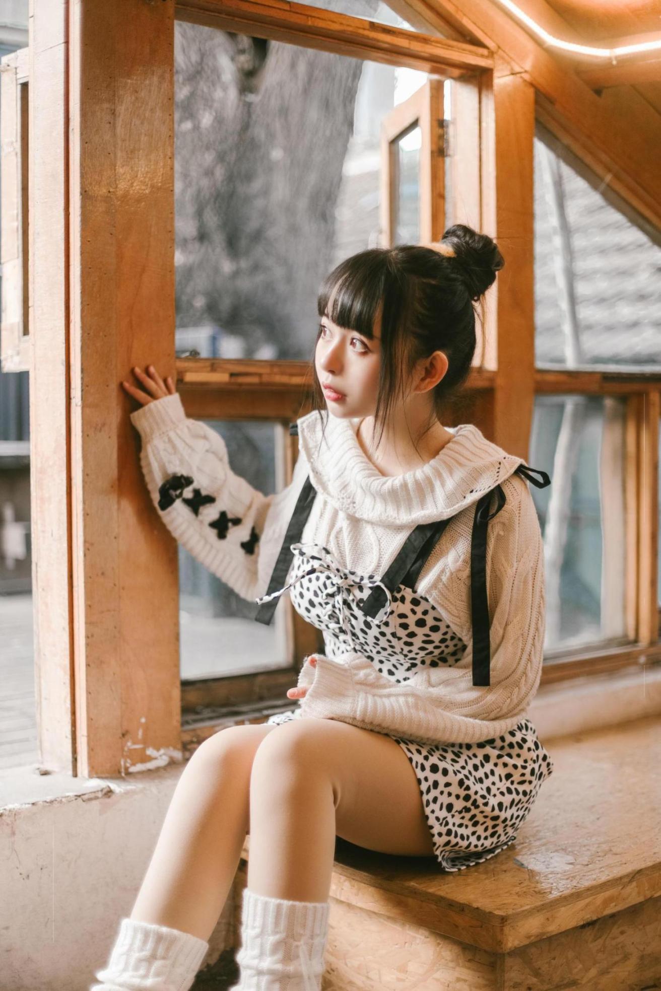 [网络美女] 黑猫猫OvO 少女心事高清手机美女壁纸3P