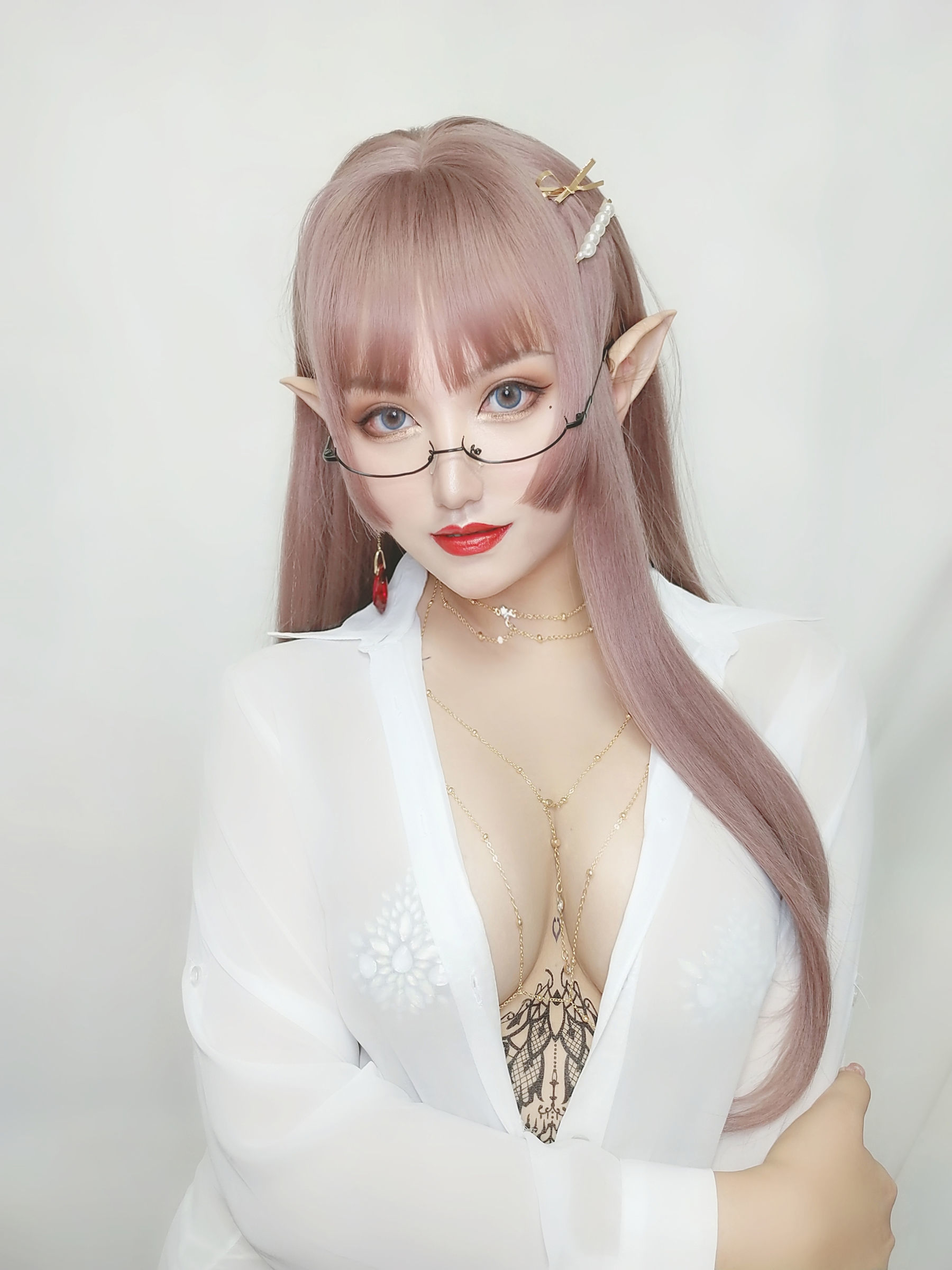 [网络美女] 夏鸽鸽不想起床 纹身水钻高清手机美女壁纸1P