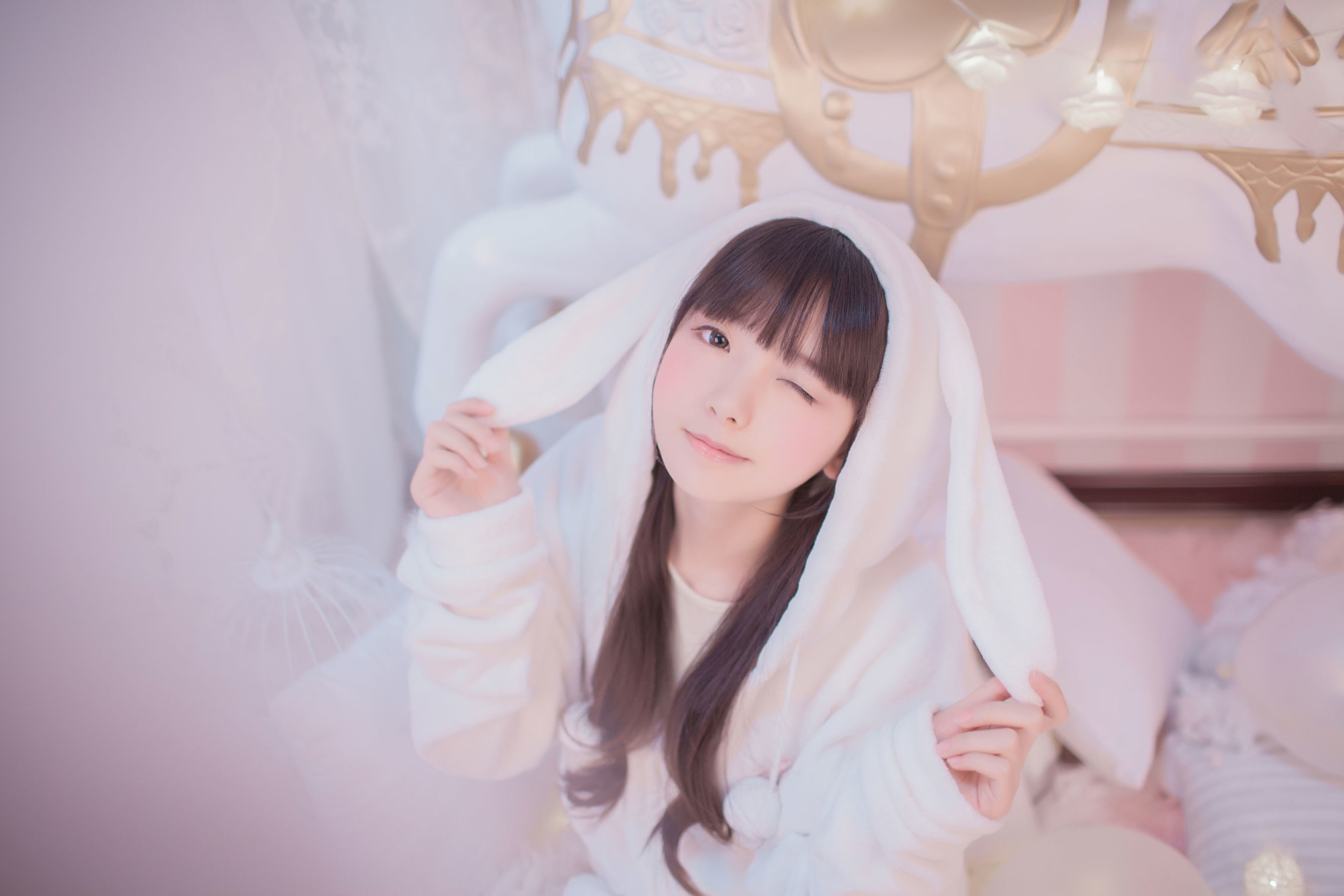 [网络美女] -樱群- 玻璃罩下的旋转木马高清手机美女壁纸14P