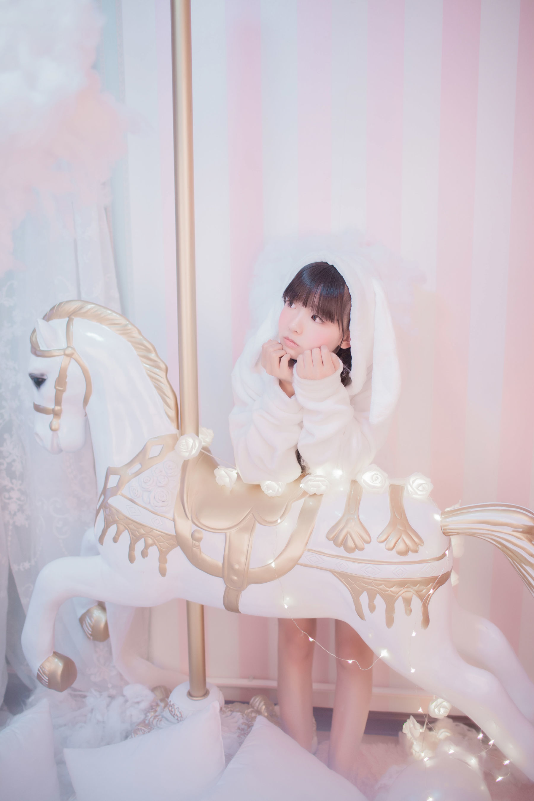 [网络美女] -樱群- 玻璃罩下的旋转木马高清手机美女壁纸20P