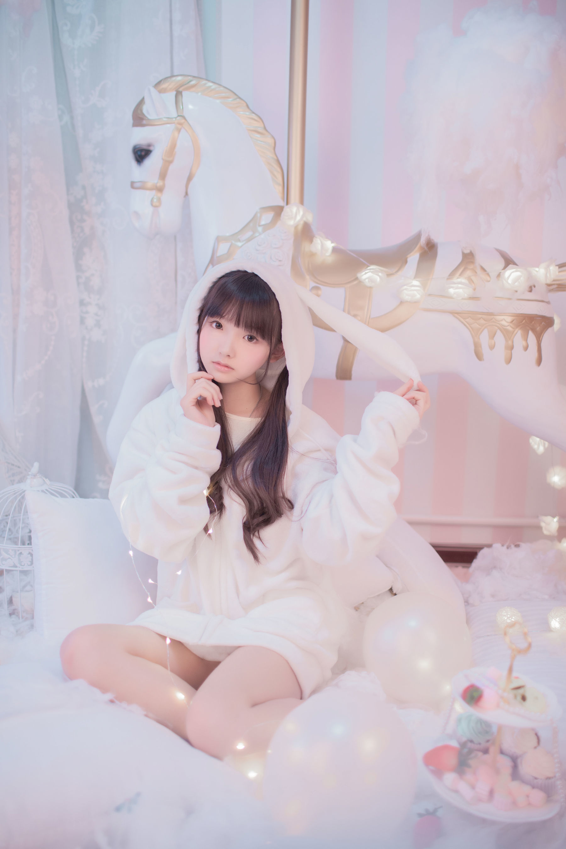 [网络美女] -樱群- 玻璃罩下的旋转木马高清手机美女壁纸11P