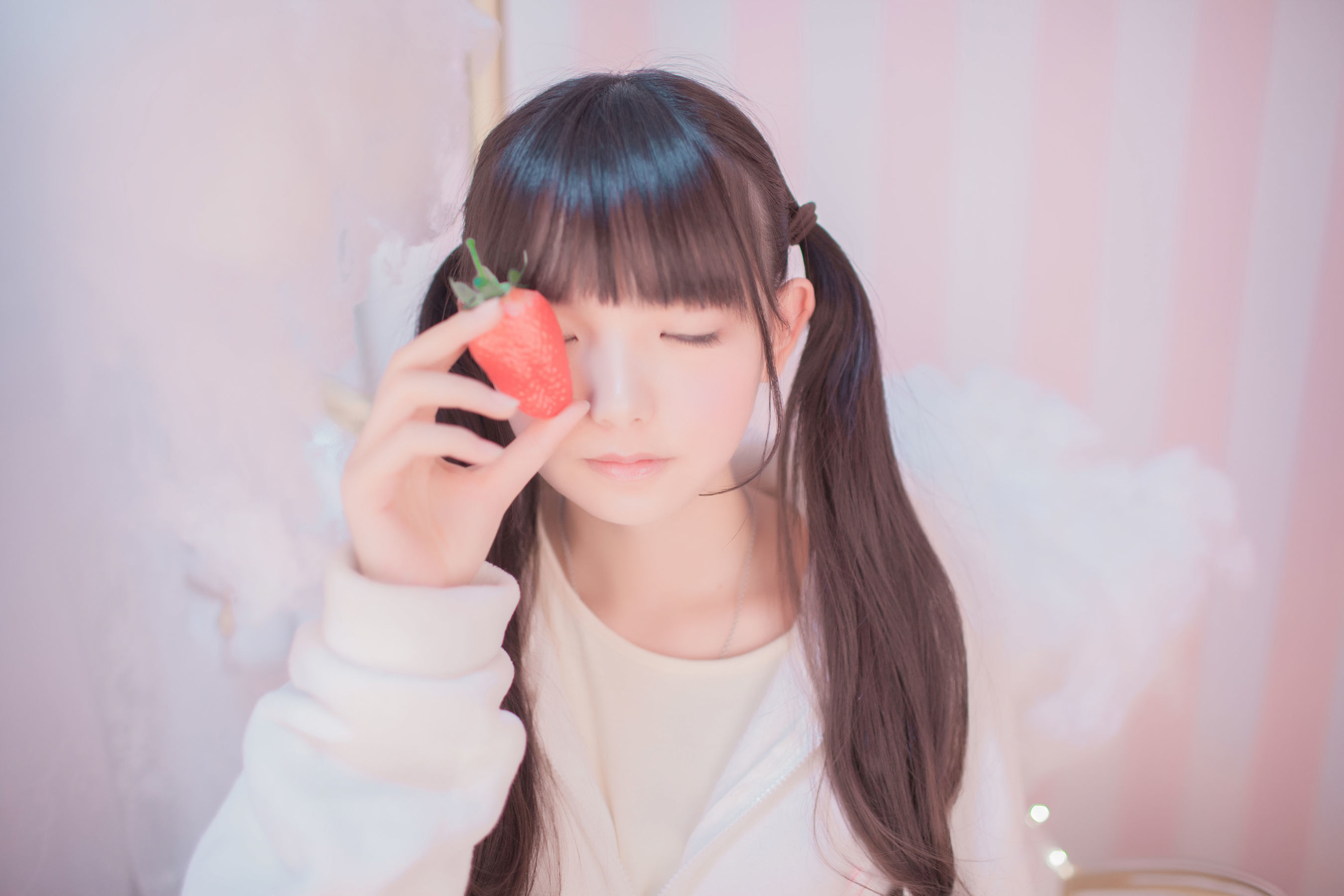 [网络美女] -樱群- 玻璃罩下的旋转木马高清手机美女壁纸21P