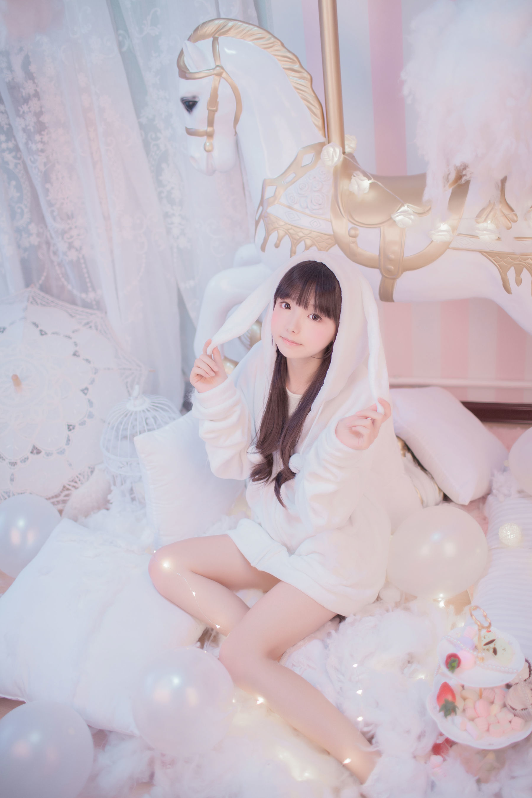 [网络美女] -樱群- 玻璃罩下的旋转木马高清手机美女壁纸15P