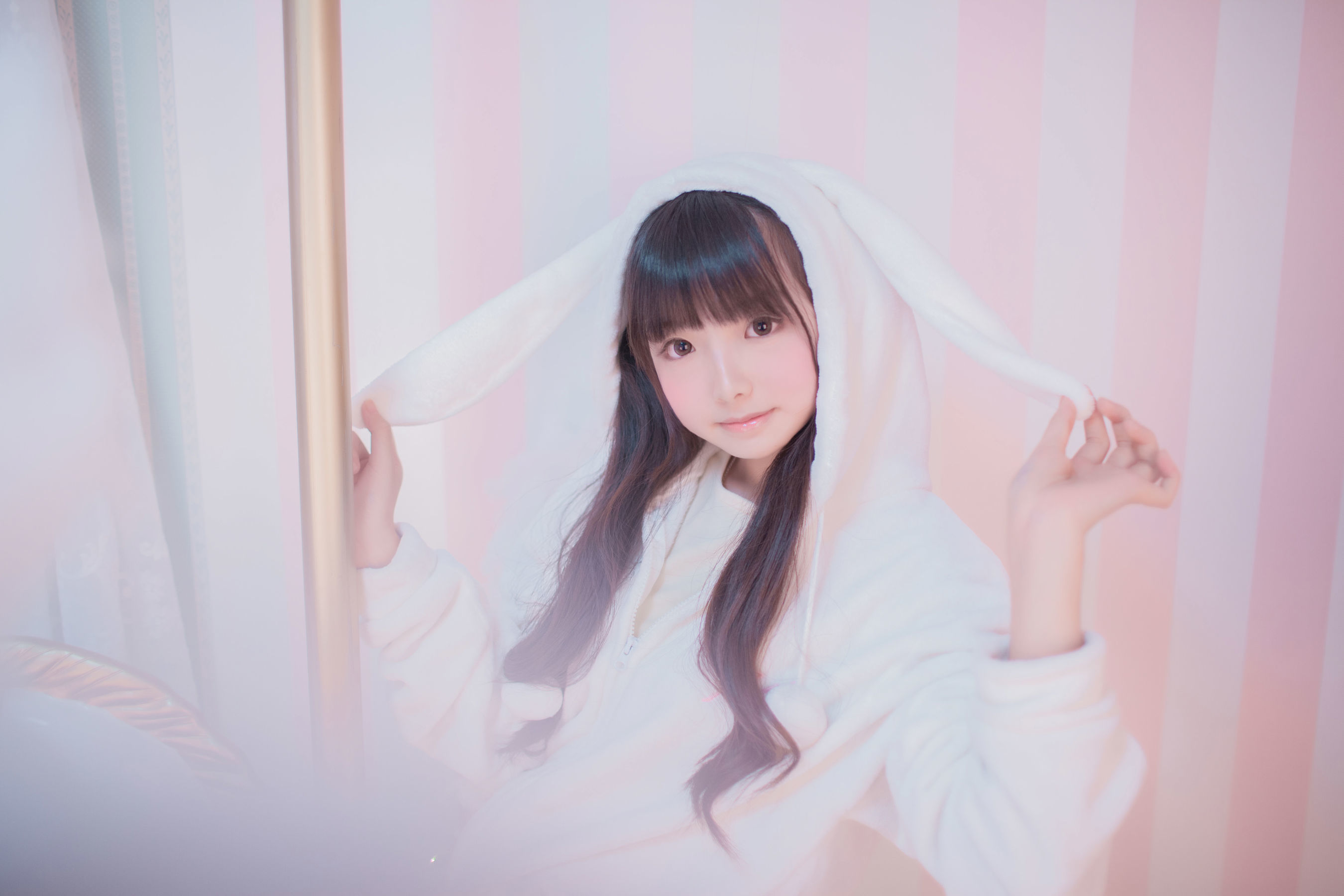 [网络美女] -樱群- 玻璃罩下的旋转木马高清手机美女壁纸8P