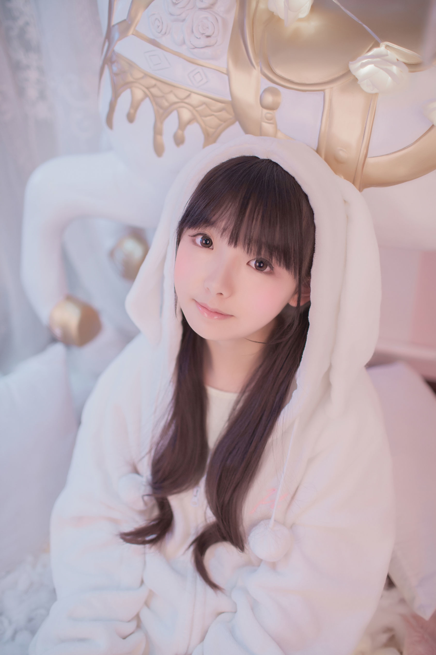 [网络美女] -樱群- 玻璃罩下的旋转木马高清手机美女壁纸13P