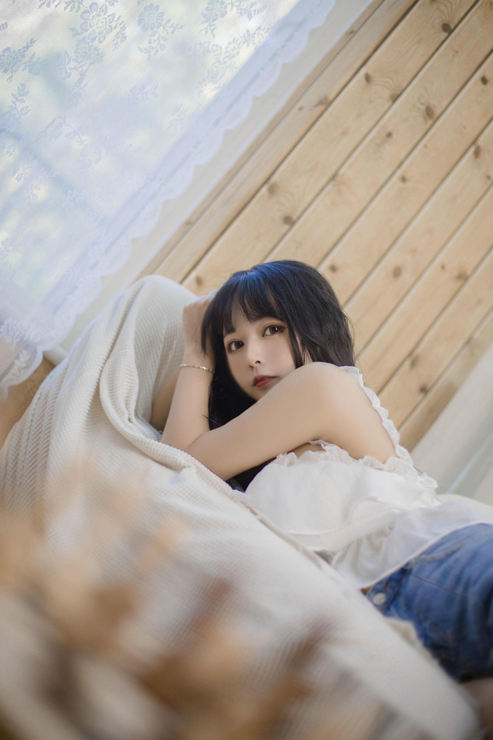 [网络美女] 黑猫猫OvO 客厅 高清手机美女壁纸
