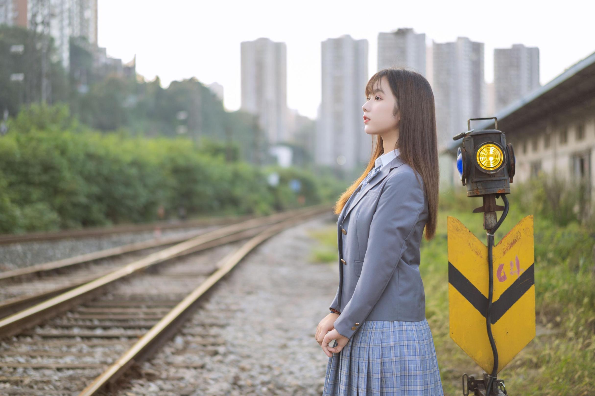 [网络美女] 镜酱 私奔之制服 高清手机美女壁纸