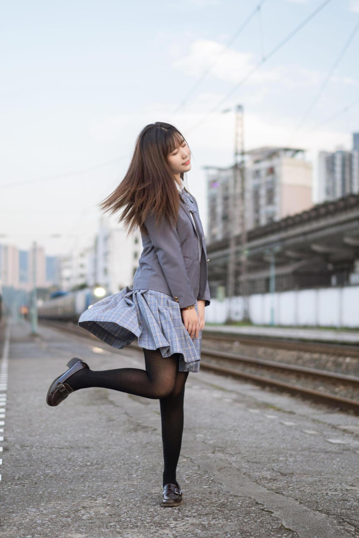 [网络美女] 镜酱 私奔之制服高清手机美女壁纸16P