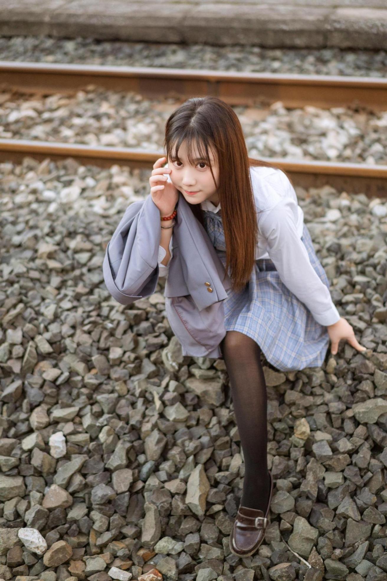 [网络美女] 镜酱 私奔之制服高清手机美女壁纸26P