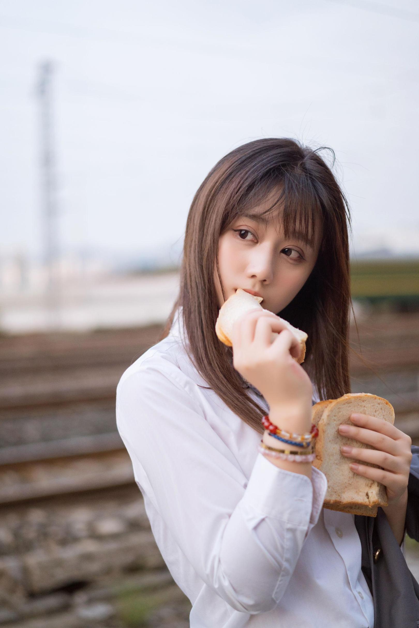 [网络美女] 镜酱 私奔之制服高清手机美女壁纸30P