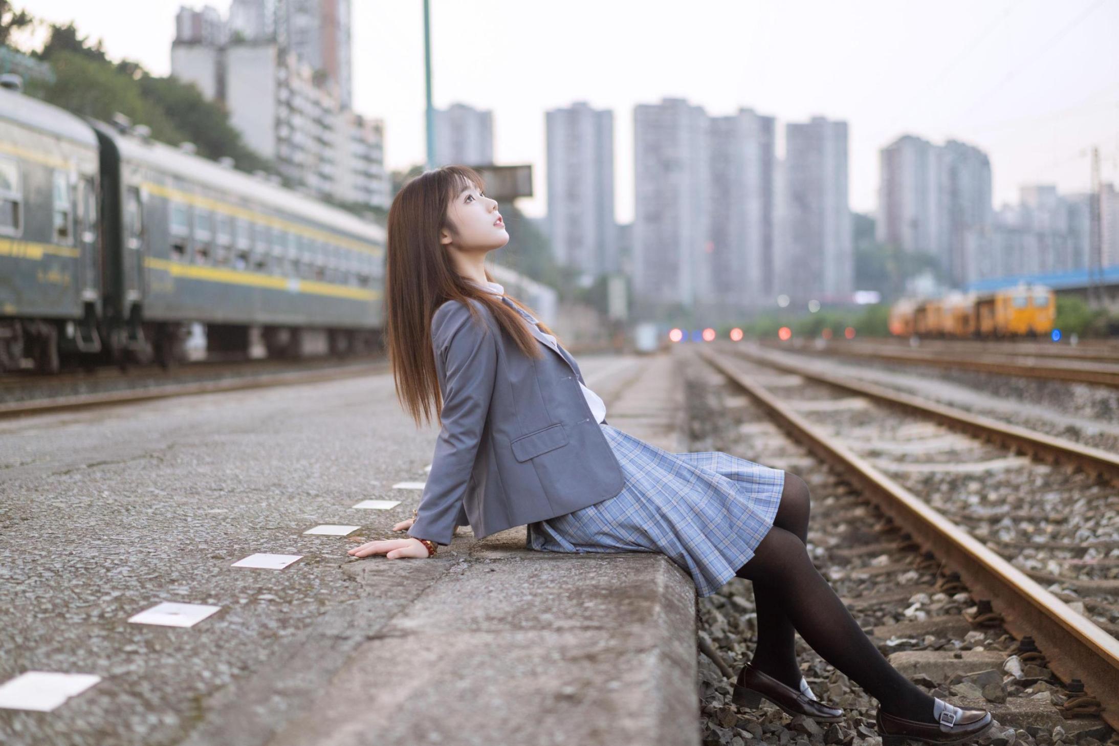 [网络美女] 镜酱 私奔之制服高清手机美女壁纸18P