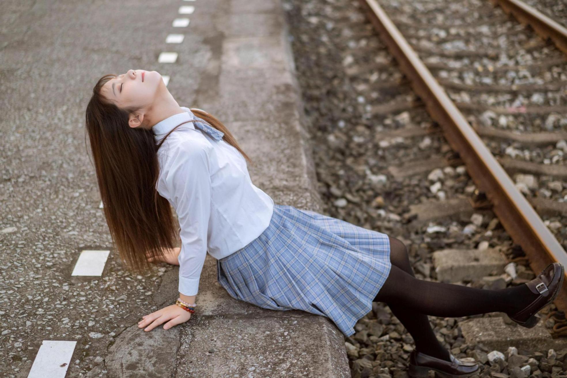 [网络美女] 镜酱 私奔之制服高清手机美女壁纸20P