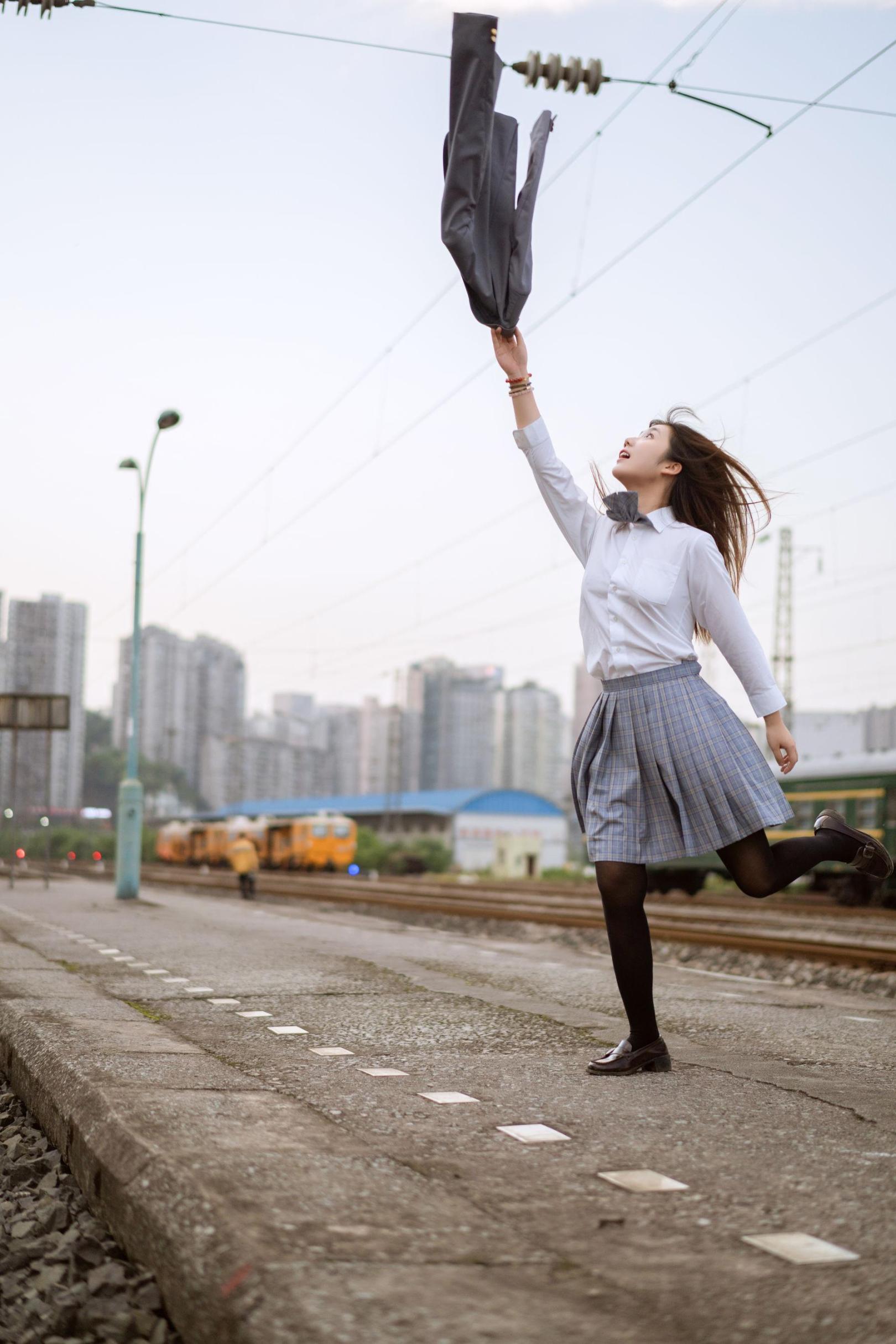 [网络美女] 镜酱 私奔之制服高清手机美女壁纸22P