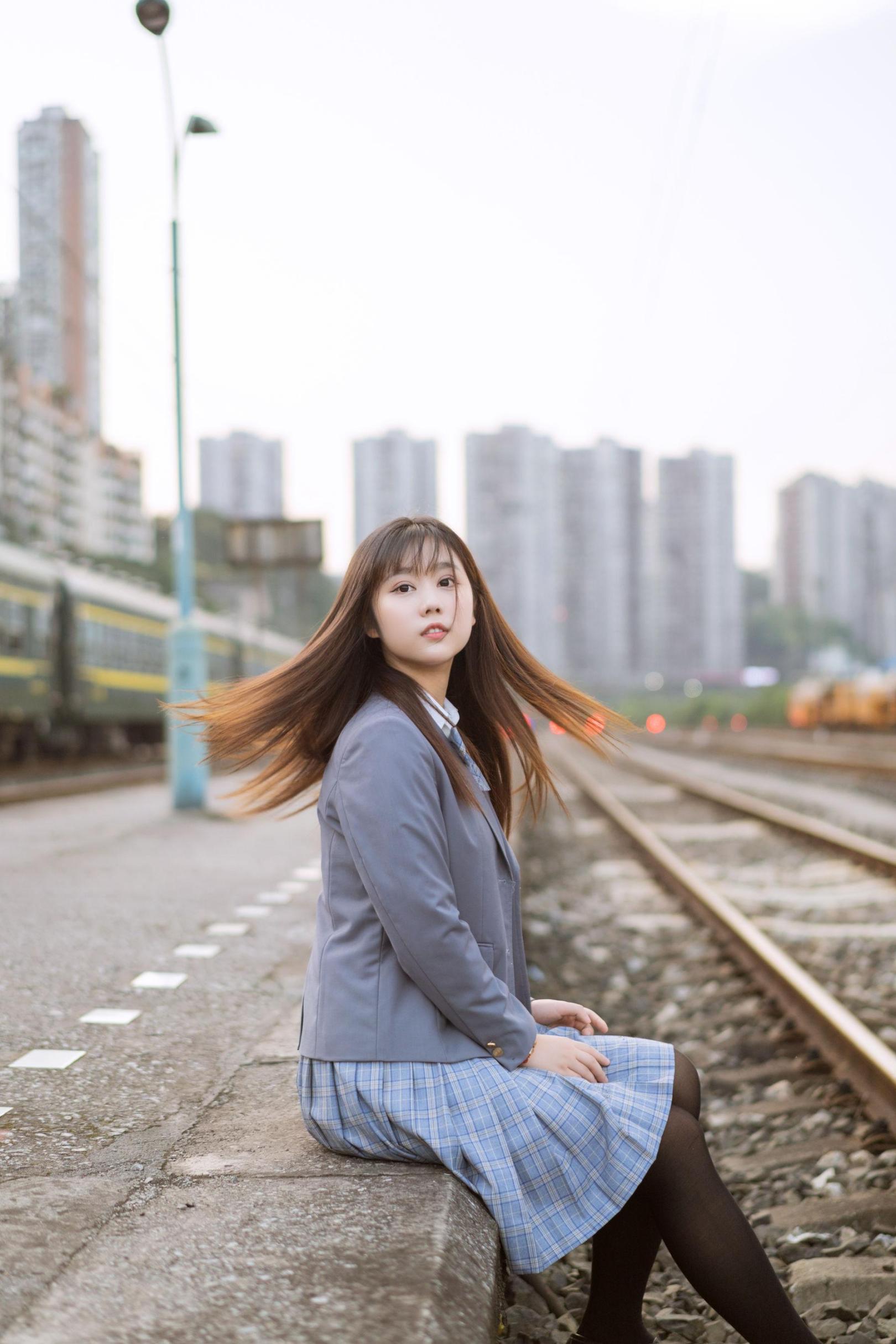 [网络美女] 镜酱 私奔之制服高清手机美女壁纸19P