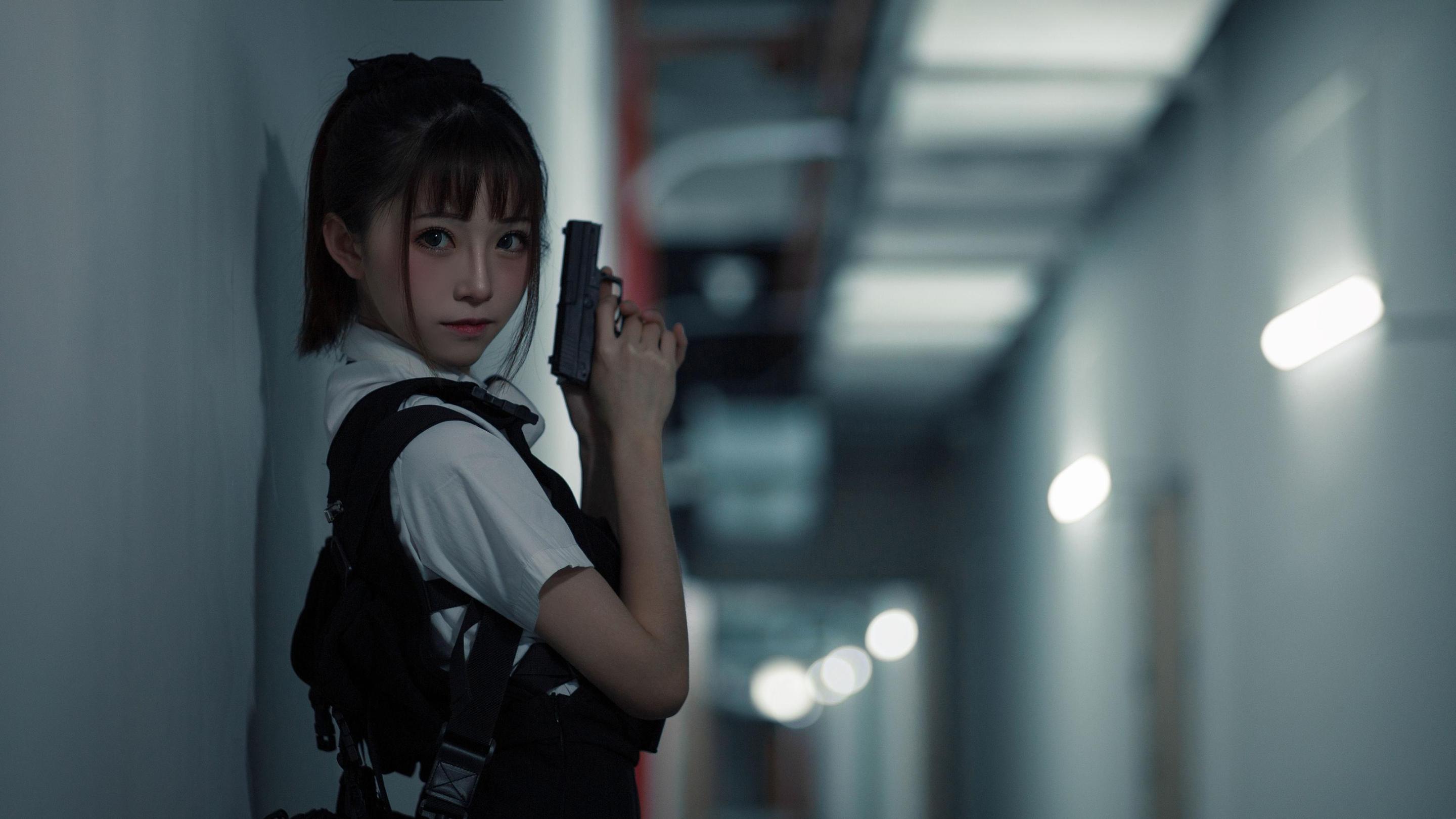 [网络美女] 绮太郎 束手就擒，美丽女警高清手机美女壁纸10P