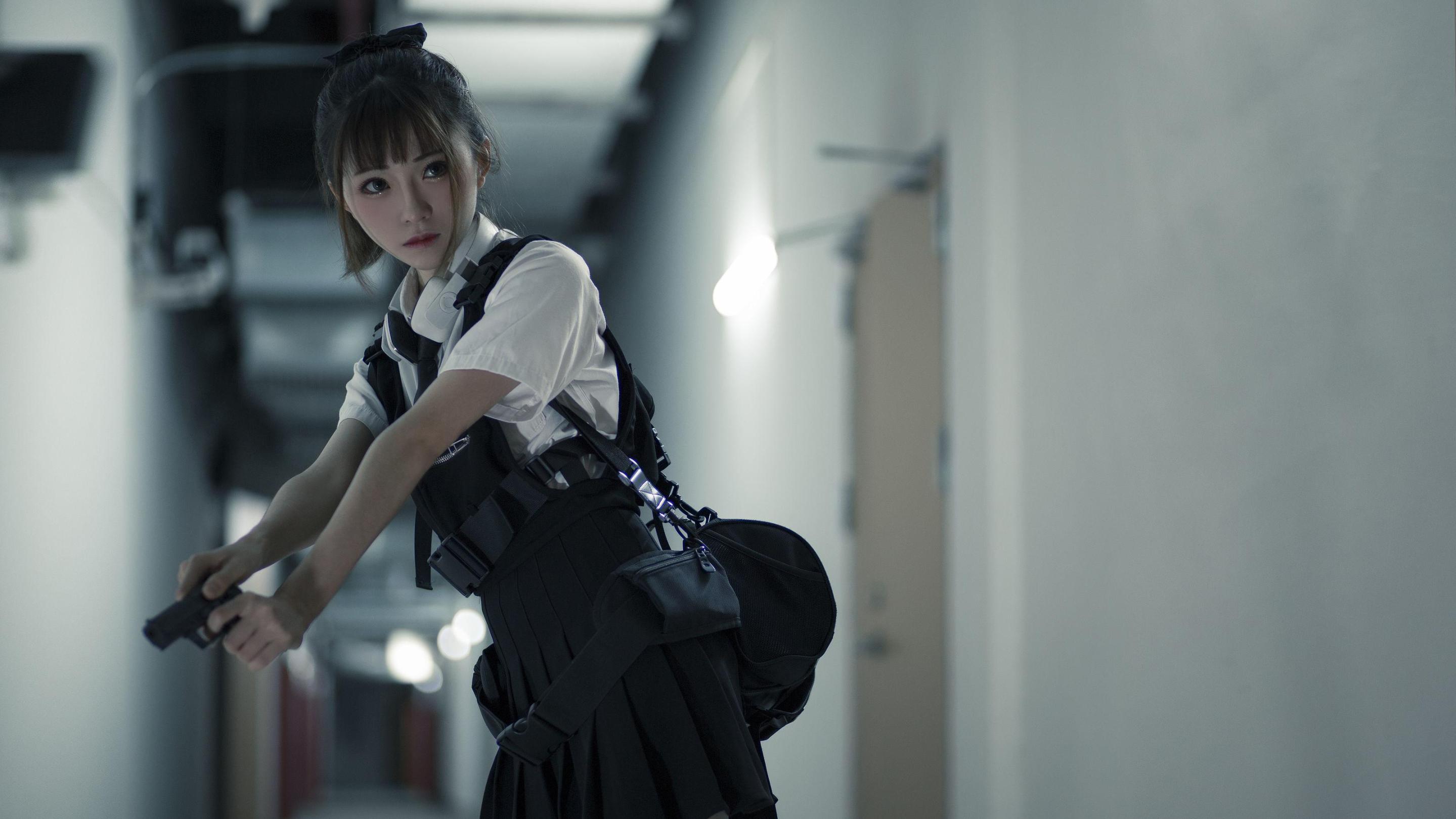 [网络美女] 绮太郎 束手就擒，美丽女警高清手机美女壁纸2P