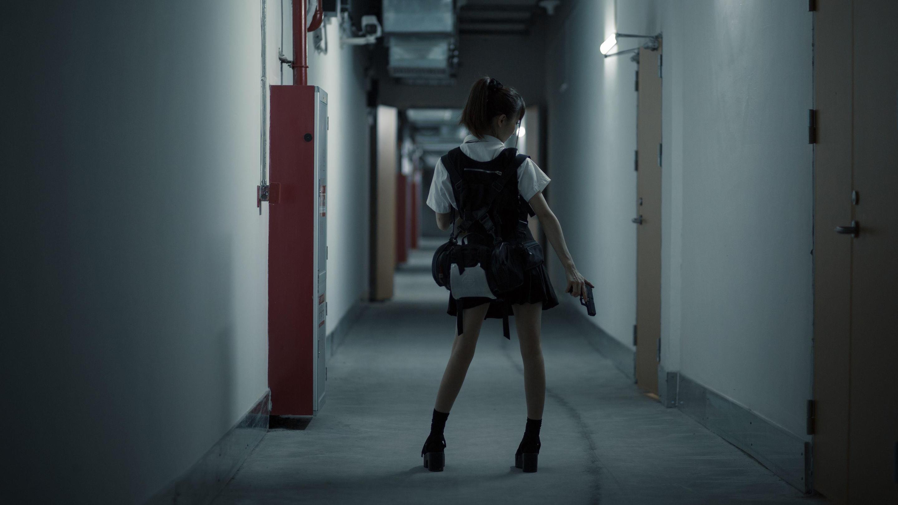 [网络美女] 绮太郎 束手就擒，美丽女警高清手机美女壁纸5P