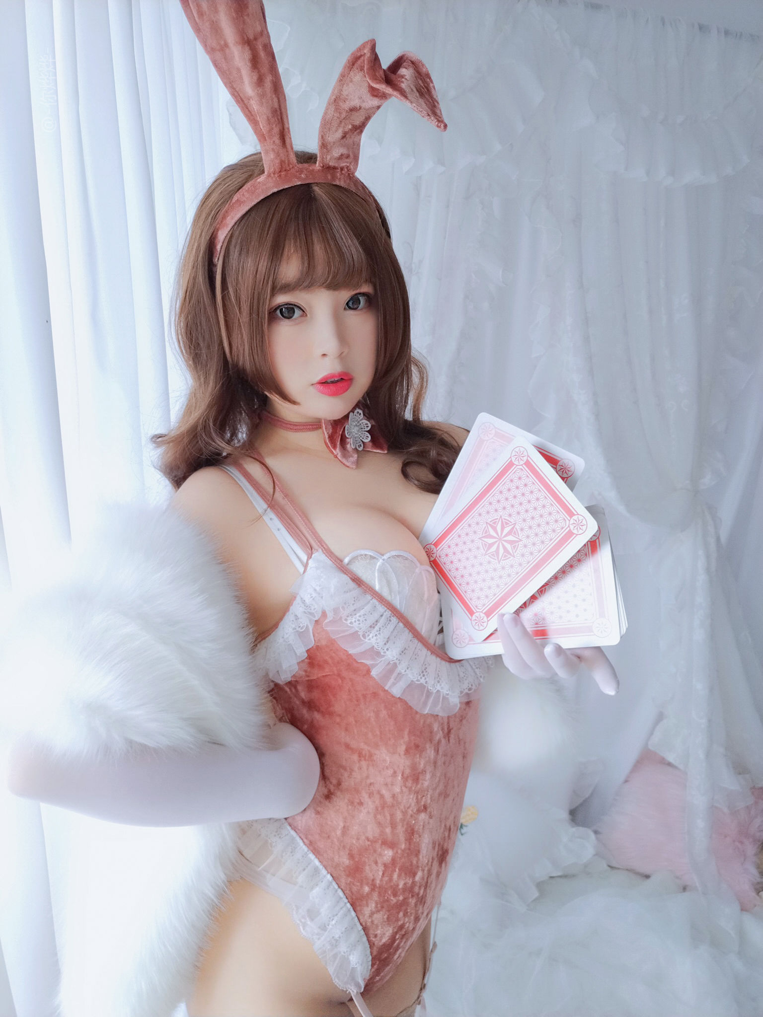 [网络美女] -白烨- 赌场女郎 高清手机美女壁纸