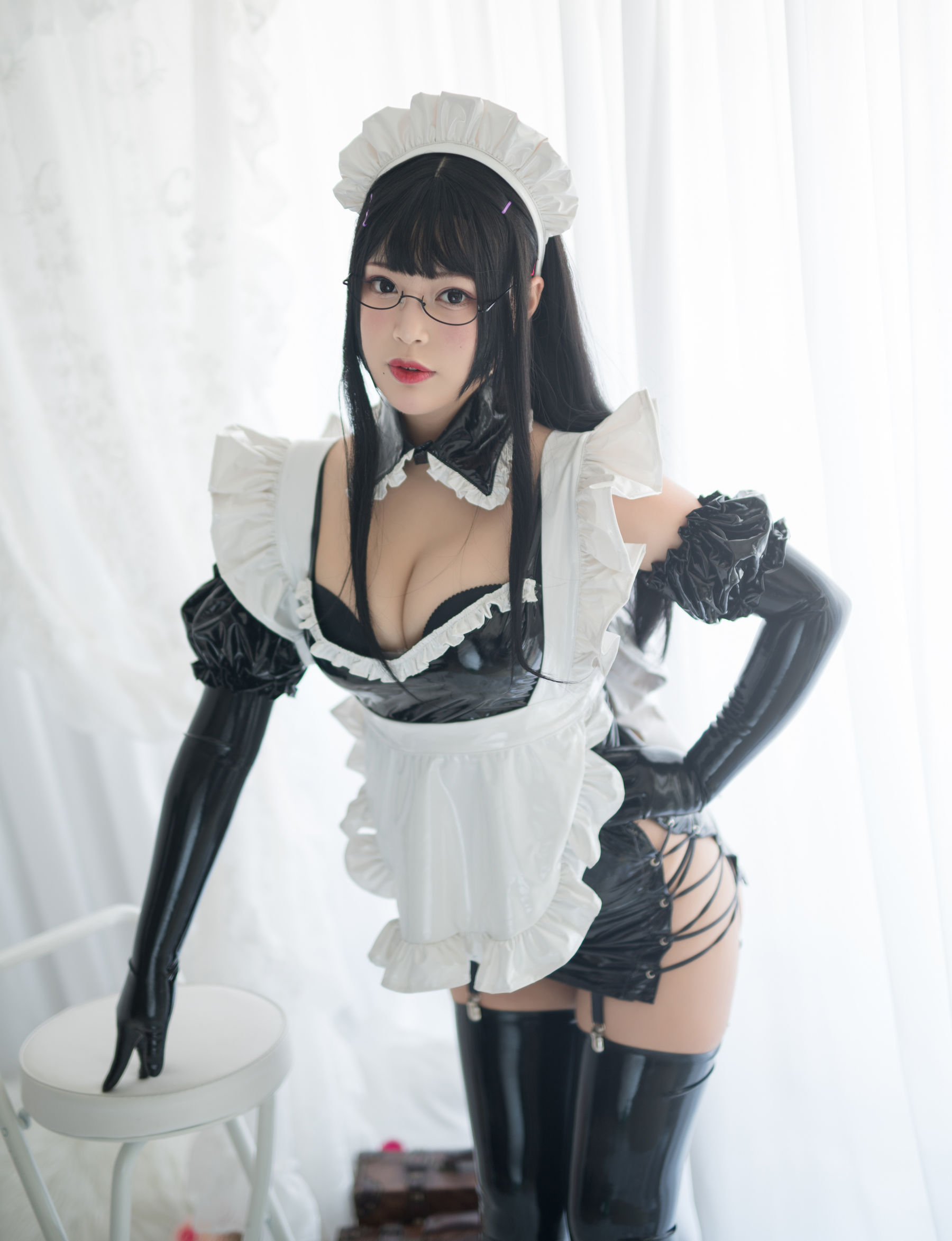 [网络美女] -白烨- 傲娇黑胶女仆 高清手机美女壁纸