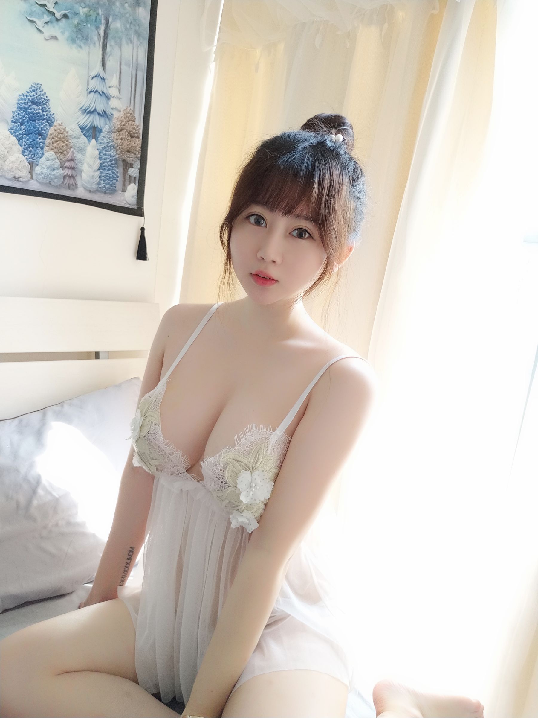 [网络美女] 是依酱呀 蕾丝内衣 高清手机美女壁纸