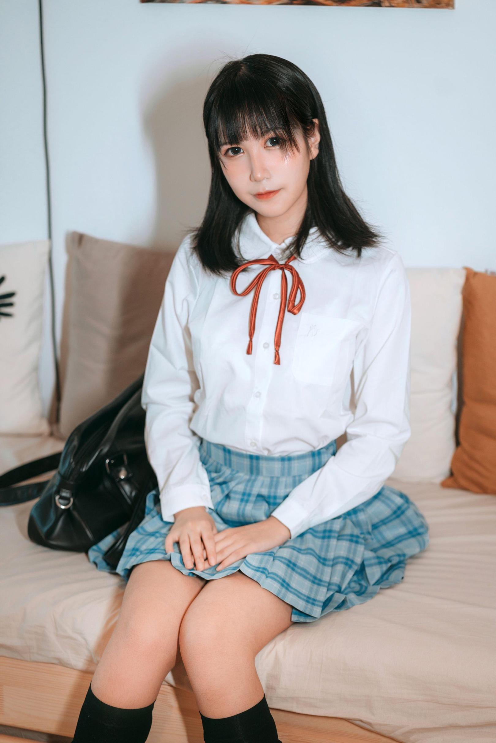 [网络美女] 逐月su 女儿的朋友高清手机美女壁纸5P