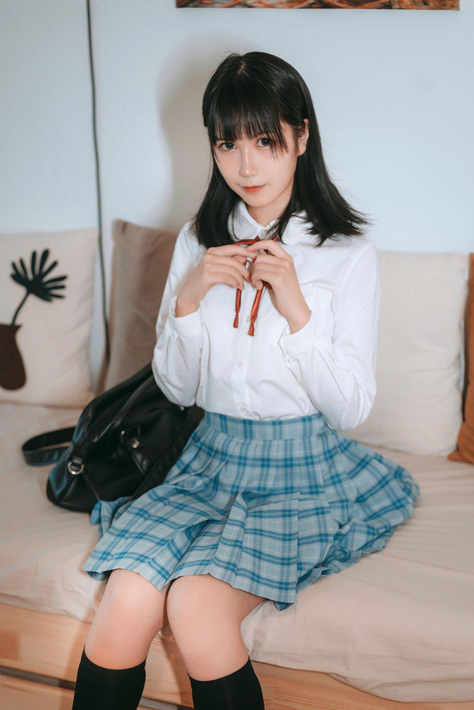 [网络美女] 逐月su 女儿的朋友高清手机美女壁纸8P