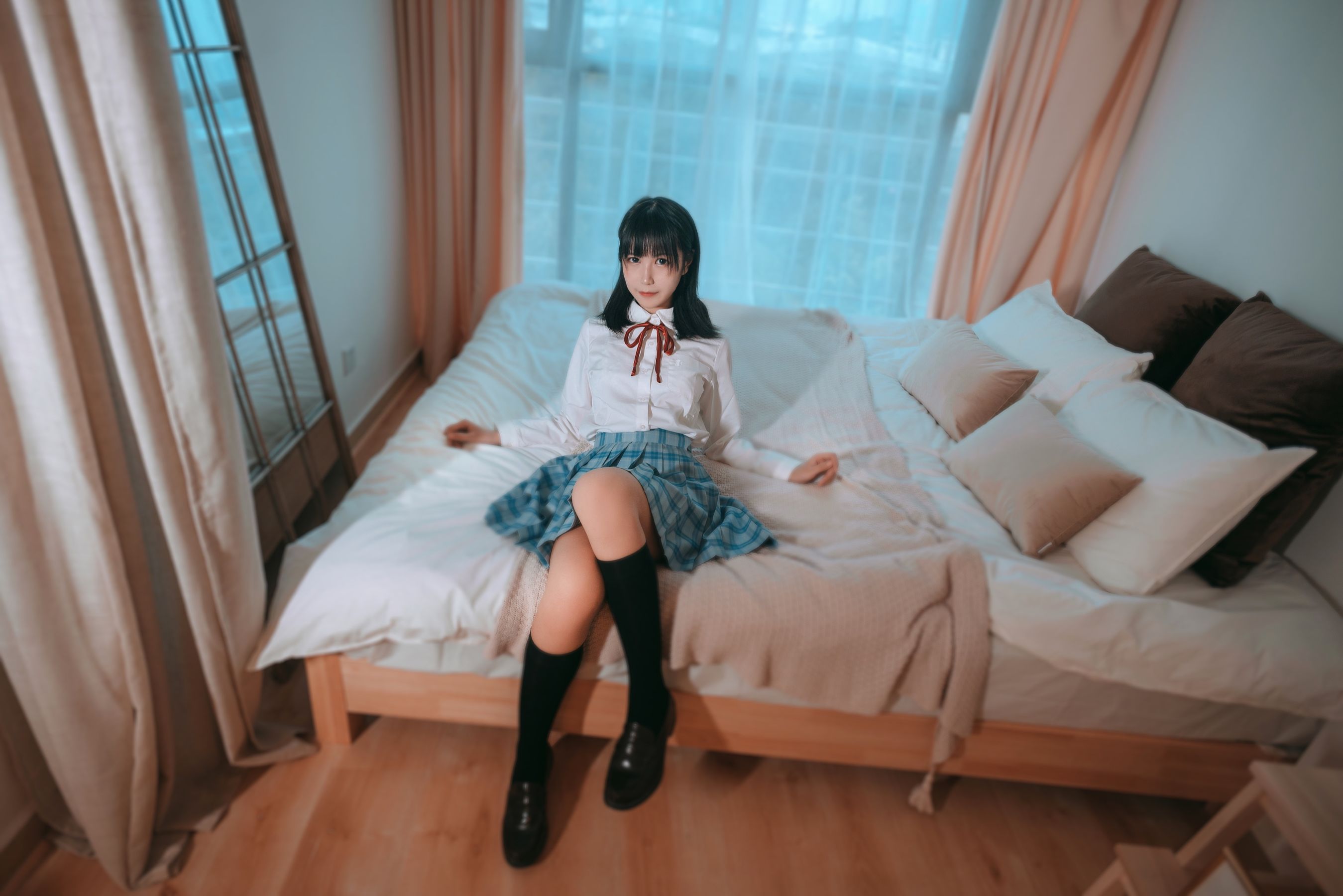 [网络美女] 逐月su 女儿的朋友高清手机美女壁纸12P