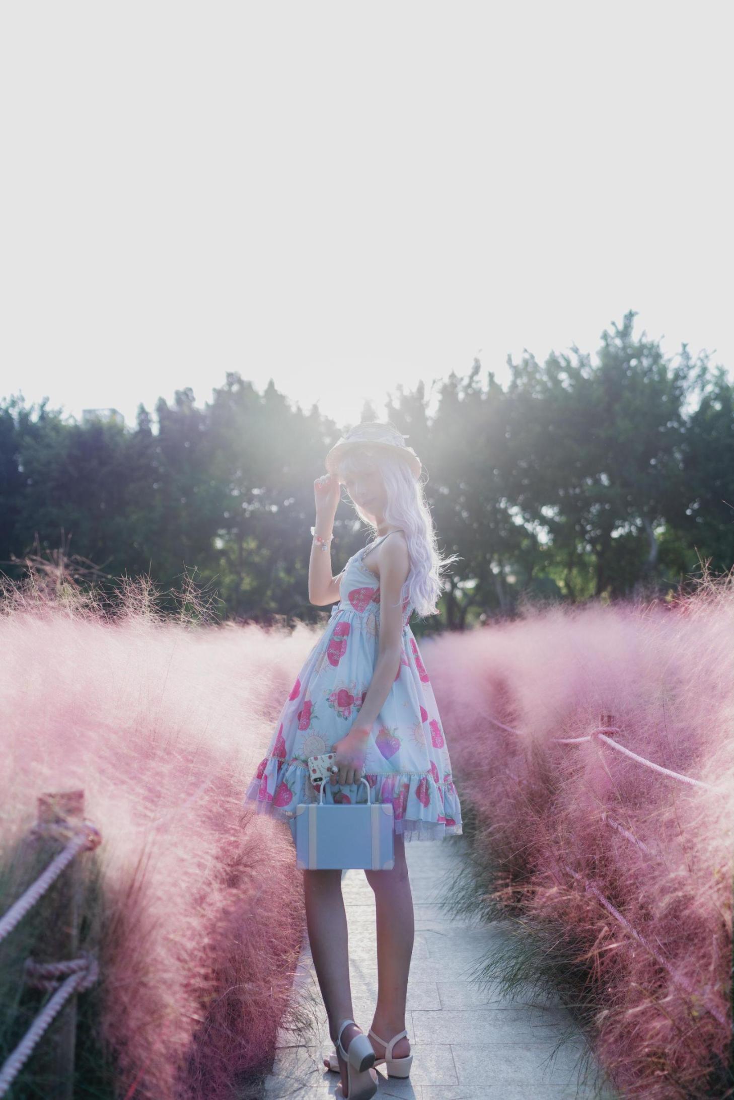 [网络美女] 清纯妹子西瓜 粉草高清手机美女壁纸12P