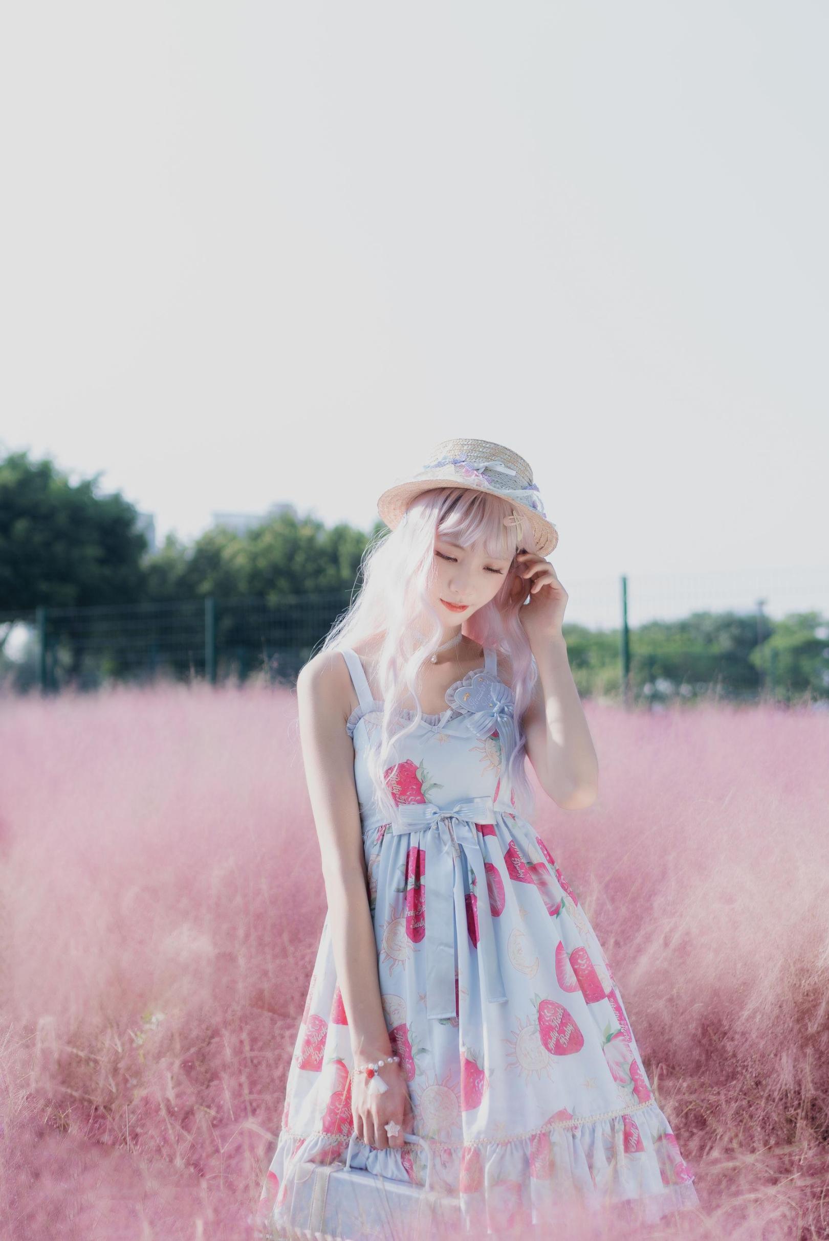 [网络美女] 清纯妹子西瓜 粉草高清手机美女壁纸5P