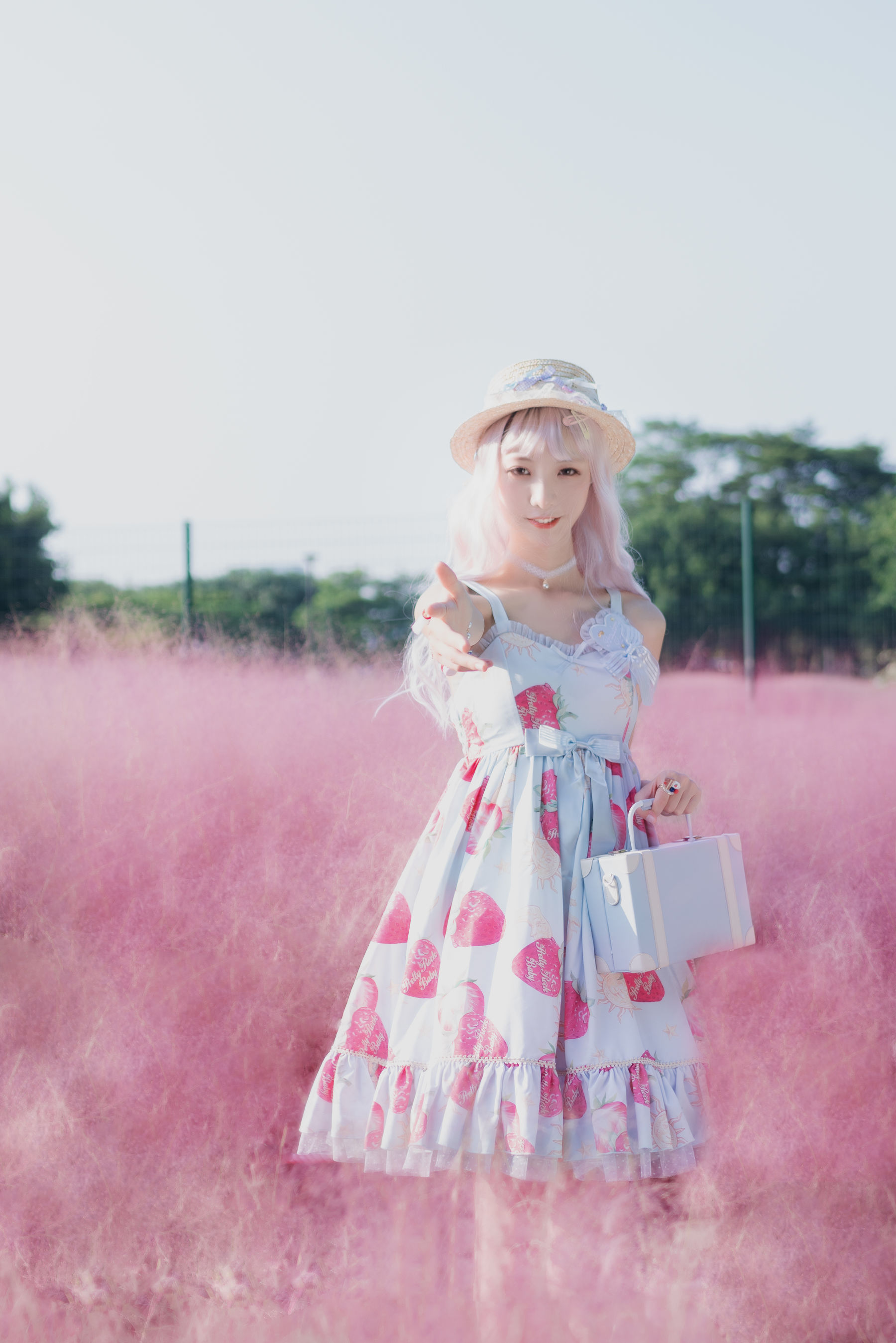 [网络美女] 清纯妹子西瓜 粉草高清手机美女壁纸9P