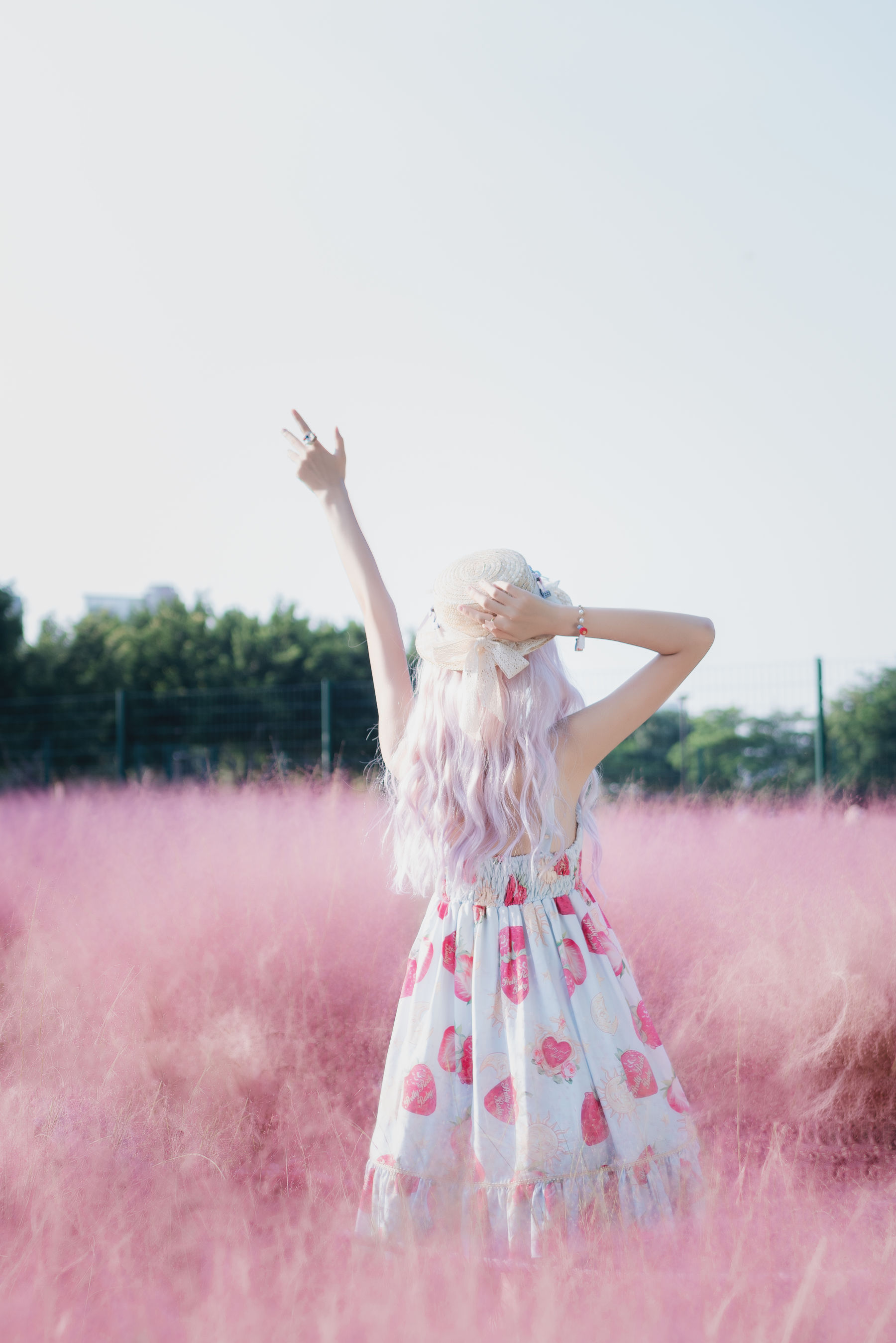 [网络美女] 清纯妹子西瓜 粉草高清手机美女壁纸10P