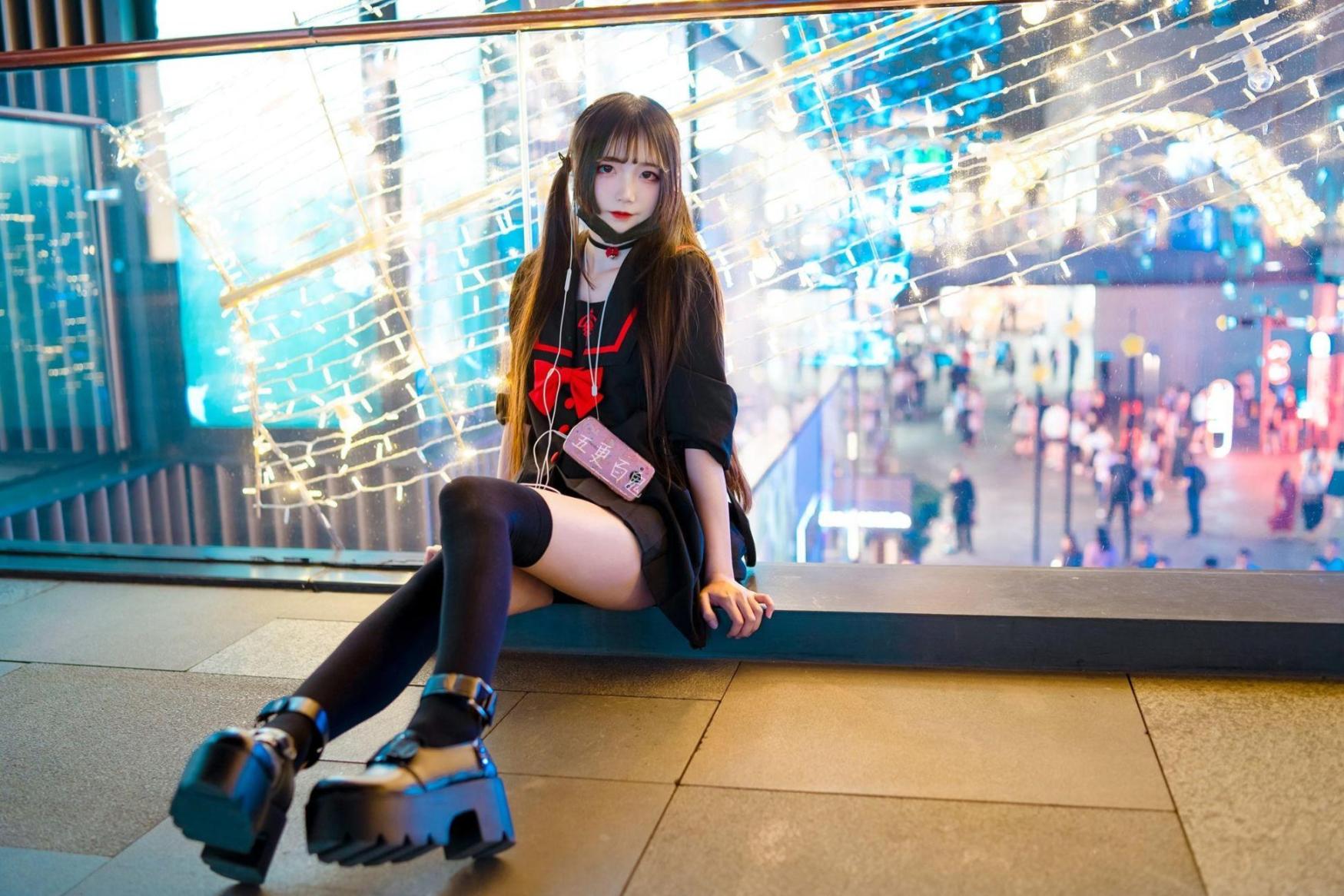 [网络美女] 五更百鬼 制服高清手机美女壁纸3P