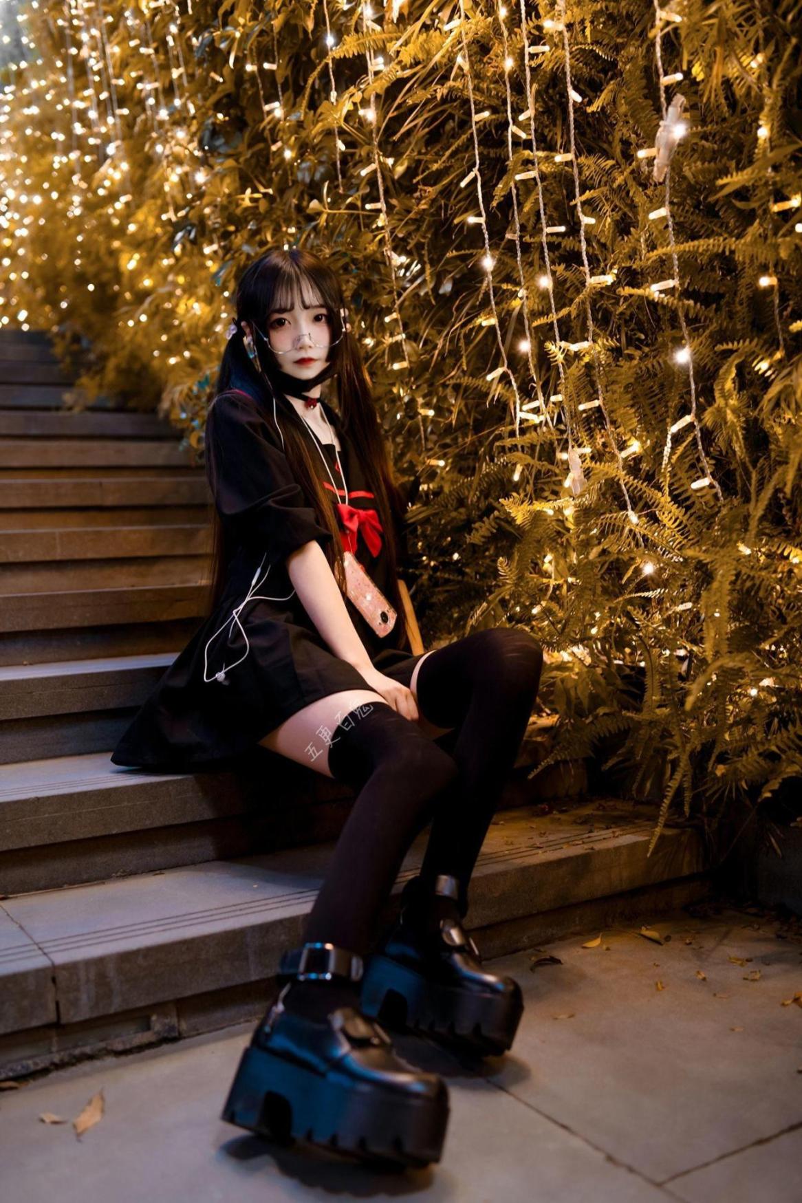 [网络美女] 五更百鬼 制服高清手机美女壁纸7P